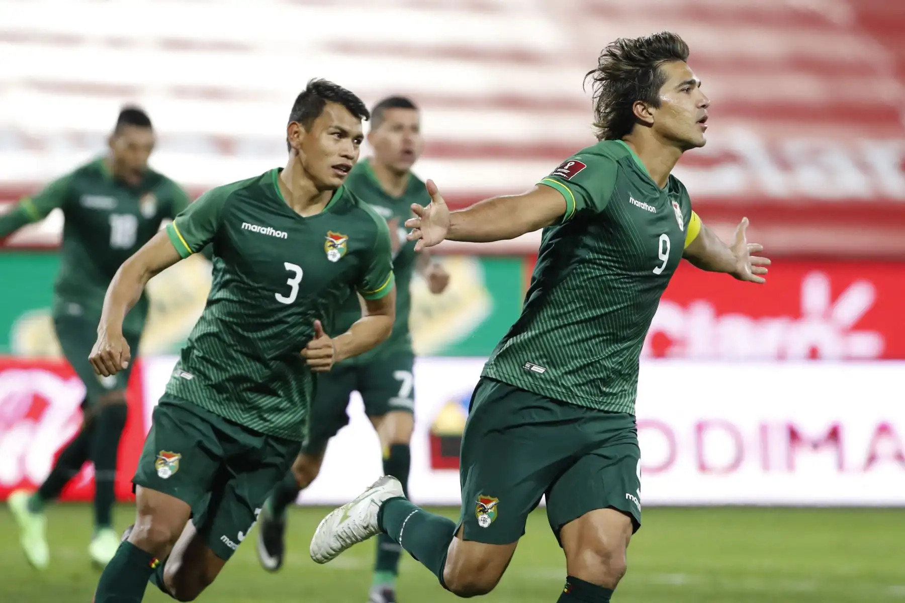 El boliviano Marcelo Martins celebra tras anotar contra Chile durante su partido de fútbol de clasificación sudamericano para la Copa Mundial de la FIFA Qatar 2022 en el Estadio Nacional de Santiago.
Foto: AFP