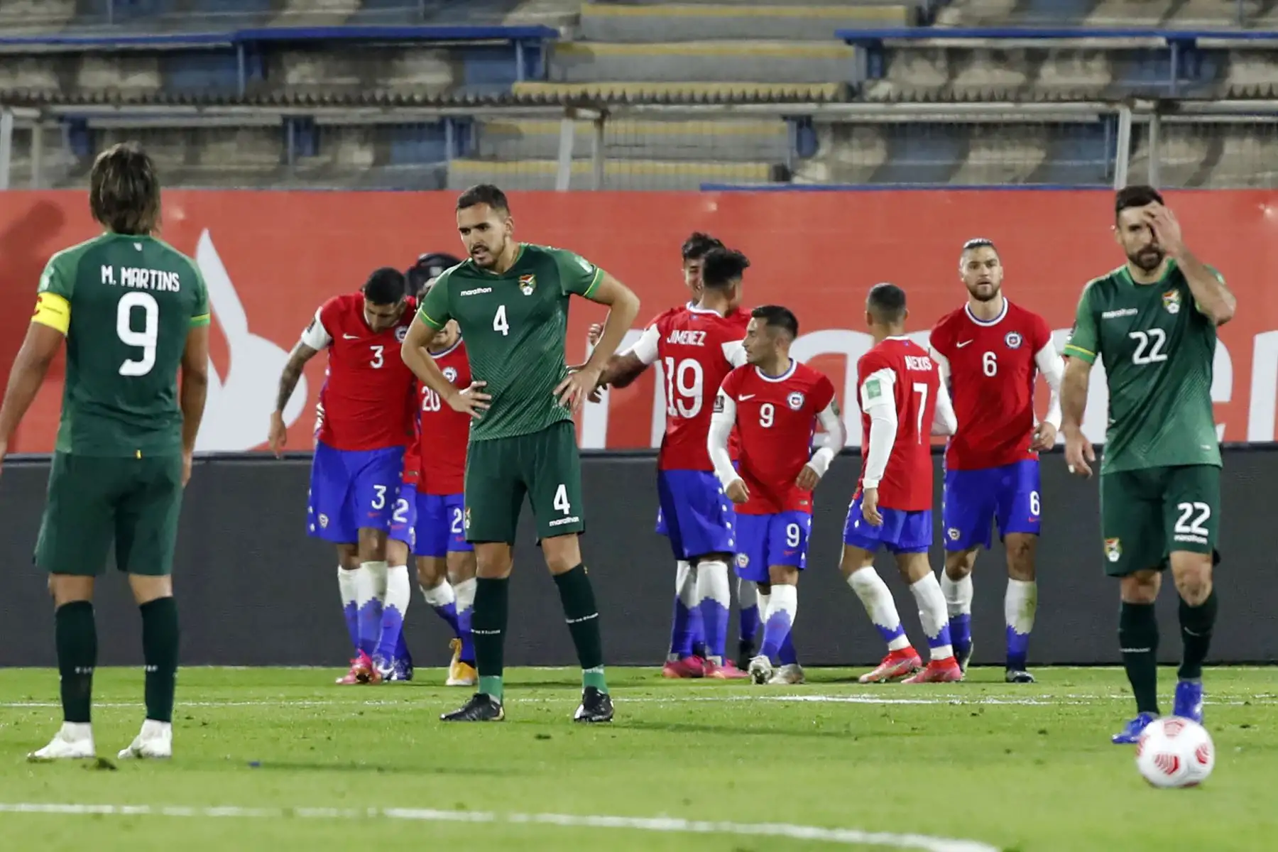 Los jugadores de Chile celebran después de anotar contra Bolivia durante su partido de fútbol de clasificación sudamericano para la Copa Mundial de la FIFA Qatar 2022 en el Estadio Nacional de Santiago.
Foto: AFP