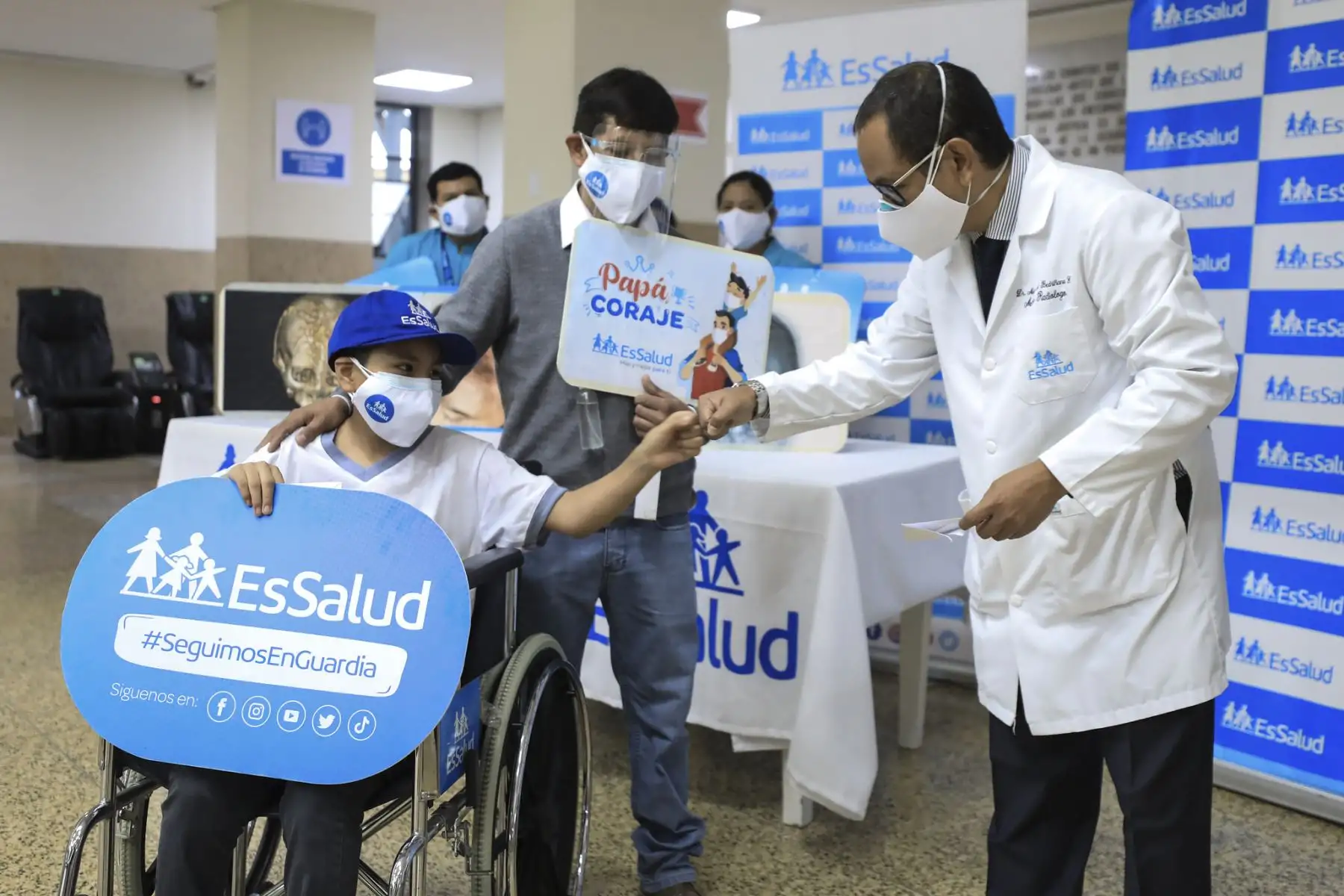 Hospital Almenara de EsSalud salva adolescente tras extirpar malformación vascular. Foto: EsSalud