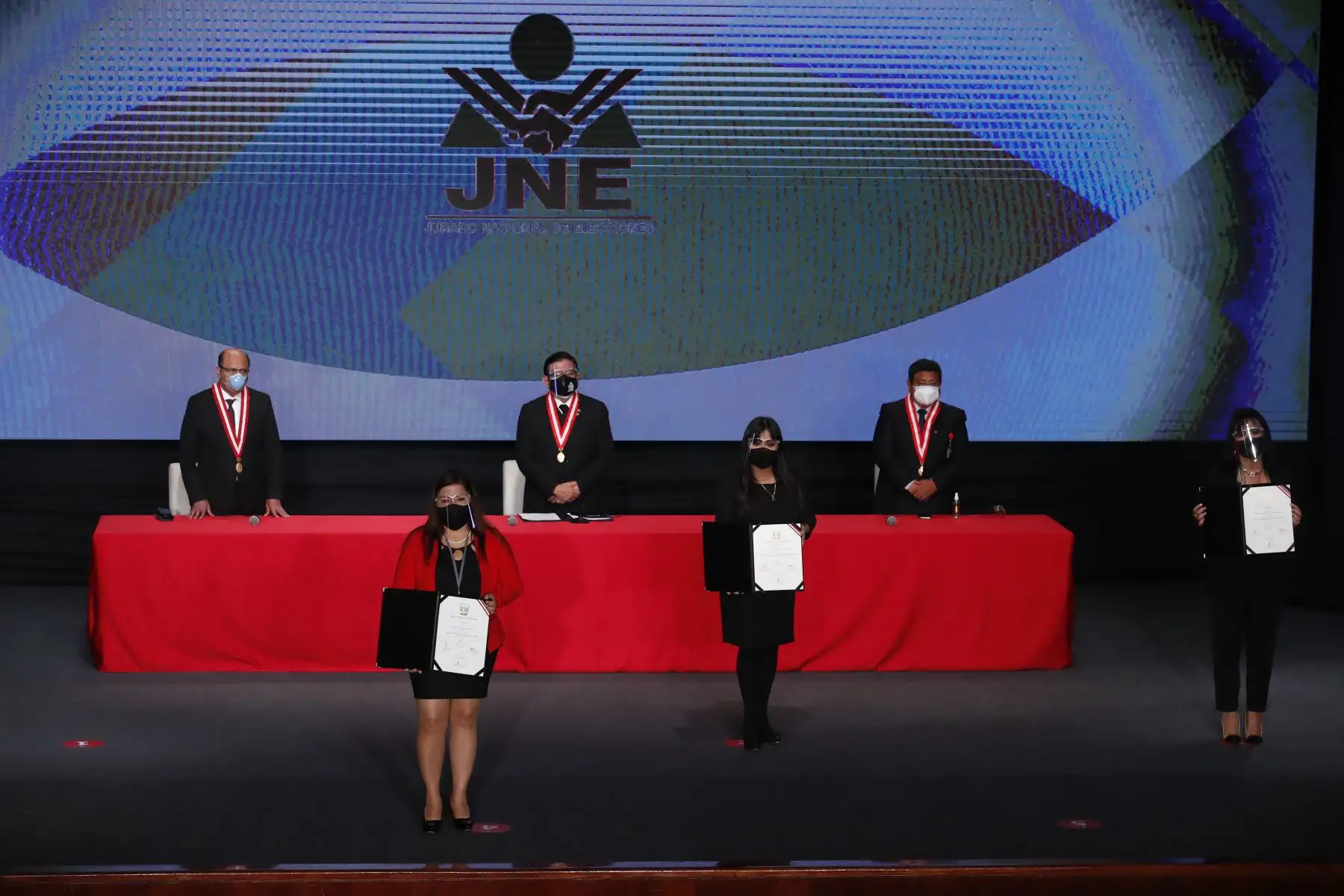 Congresistas de Fuerza Popular Jeny López Morales, Jorge Morante Figari, Martha Moyano Delgado, Auristela Obando Morgan, Leslie Olivos Martínez. Ceremonia de entrega de credenciales a los congresistas electos 2021. Foto: ANDINA/Juan Carlos Guzmán
