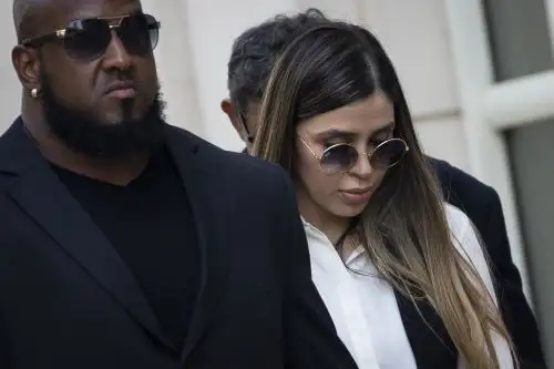La exreina de belleza, madre de dos niñas mellizas que tuvo con el Chapo, fue acusada en una corte de Washington DC de conspiración para distribuir drogas en Estados Unidos. Foto: AFP.
