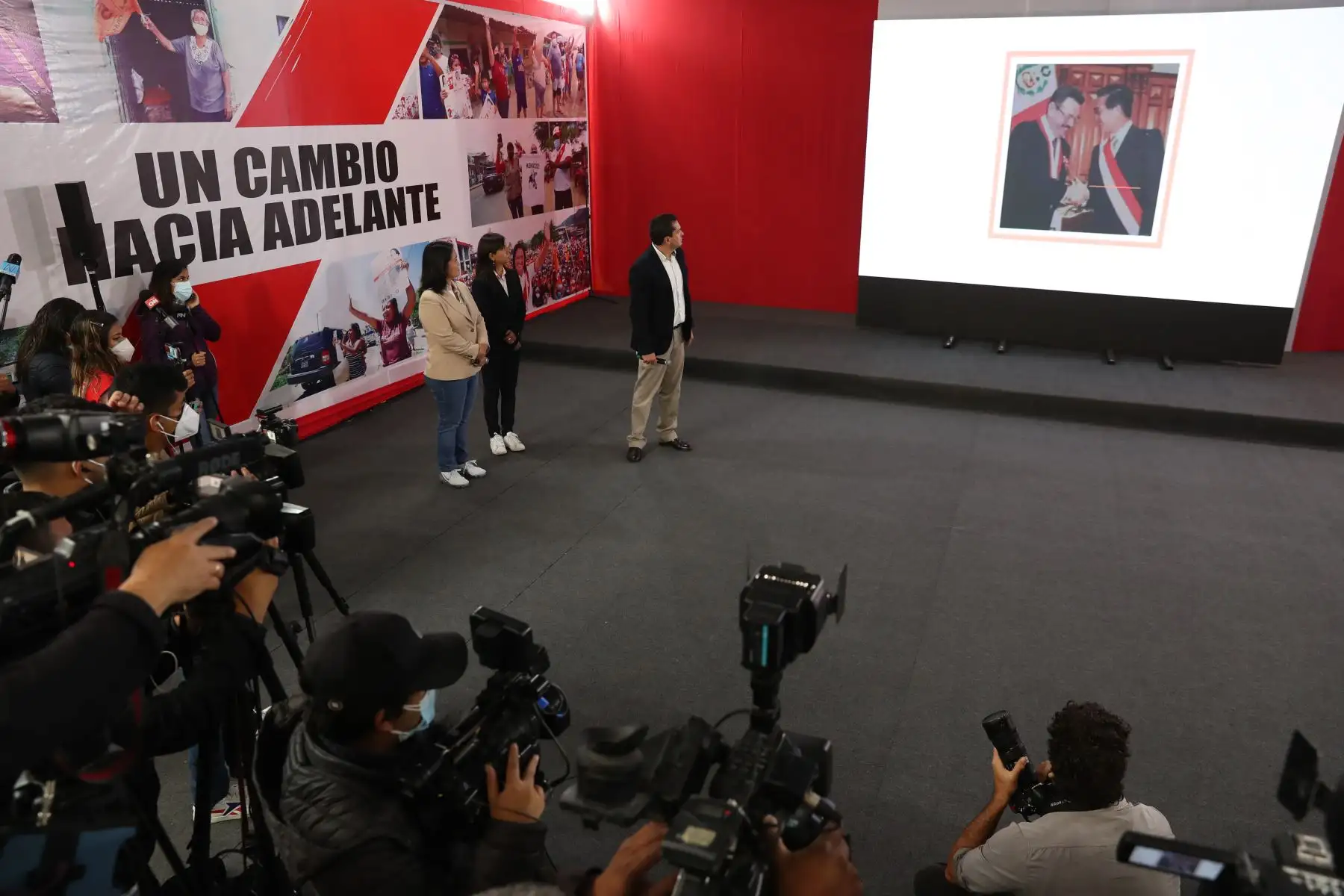 Conferencia de prensa de Keiko Fujimori junto a su abogada Giulliana Loza y Miki Torres. Foto: ANDINA/Carla Patiño Ramírez