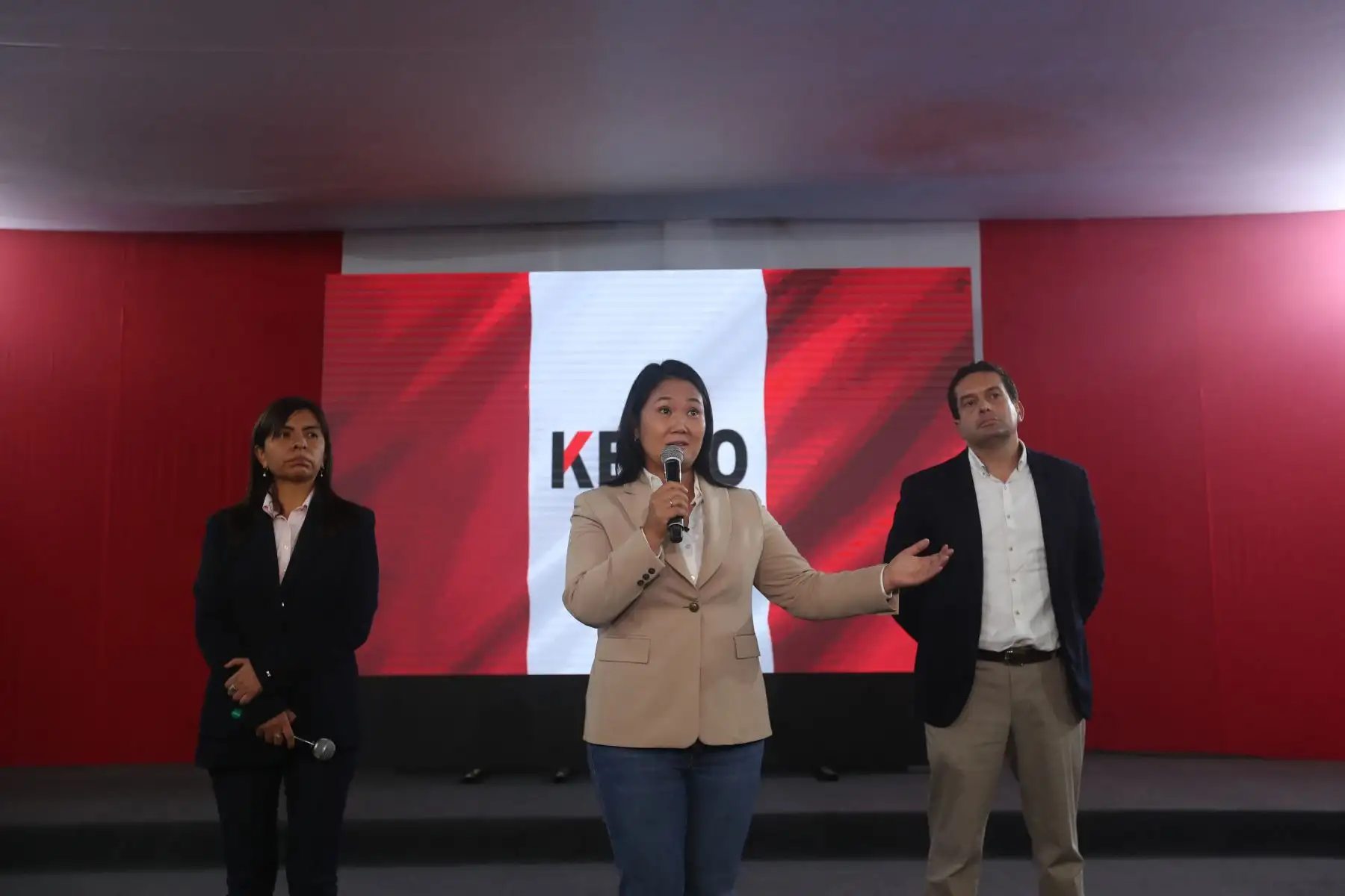 Conferencia de prensa de Keiko Fujimori junto a su abogada Giulliana Loza y Miki Torres. Foto: ANDINA/Carla Patiño Ramírez