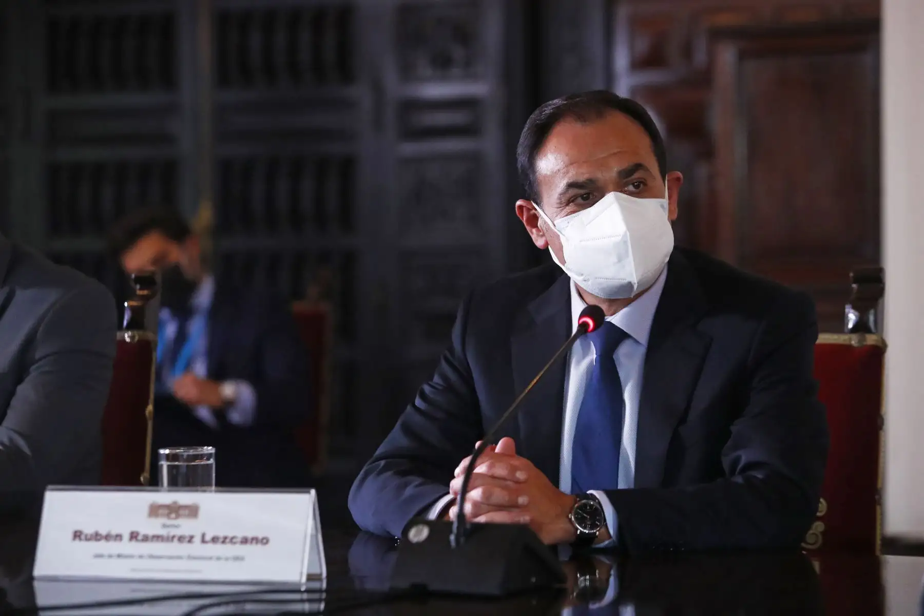 El presidente Francisco Sagasti recibe el informe del proceso electoral de la segunda vuelta a cargo de la Misión de Observación Electoral de la OEA, liderado por el jefe de la Misión, Rubén Ramírez. Foto: ANDINA/Prensa Presidencia