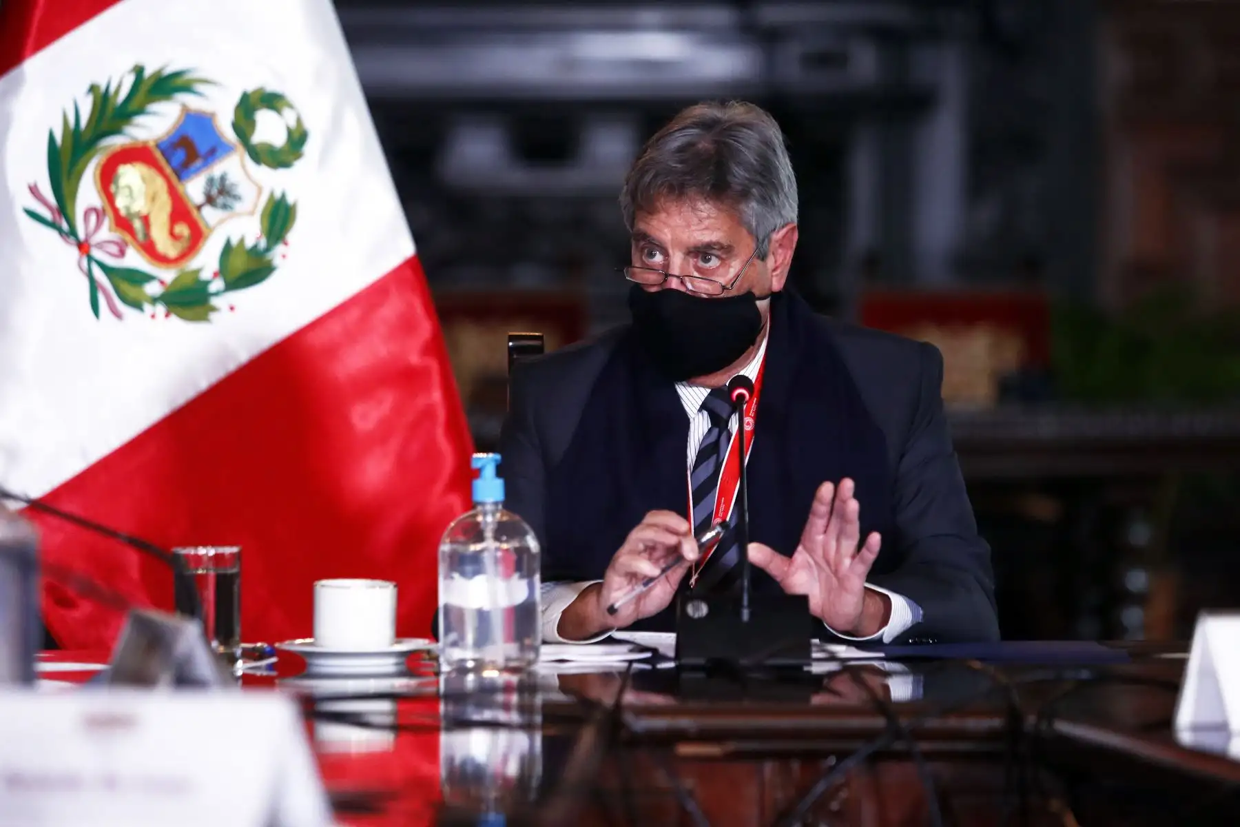 El presidente Francisco Sagasti recibe el informe del proceso electoral de la segunda vuelta a cargo de la Misión de Observación Electoral de la OEA, liderado por el jefe de la Misión, Rubén Ramírez. Foto: ANDINA/Prensa Presidencia