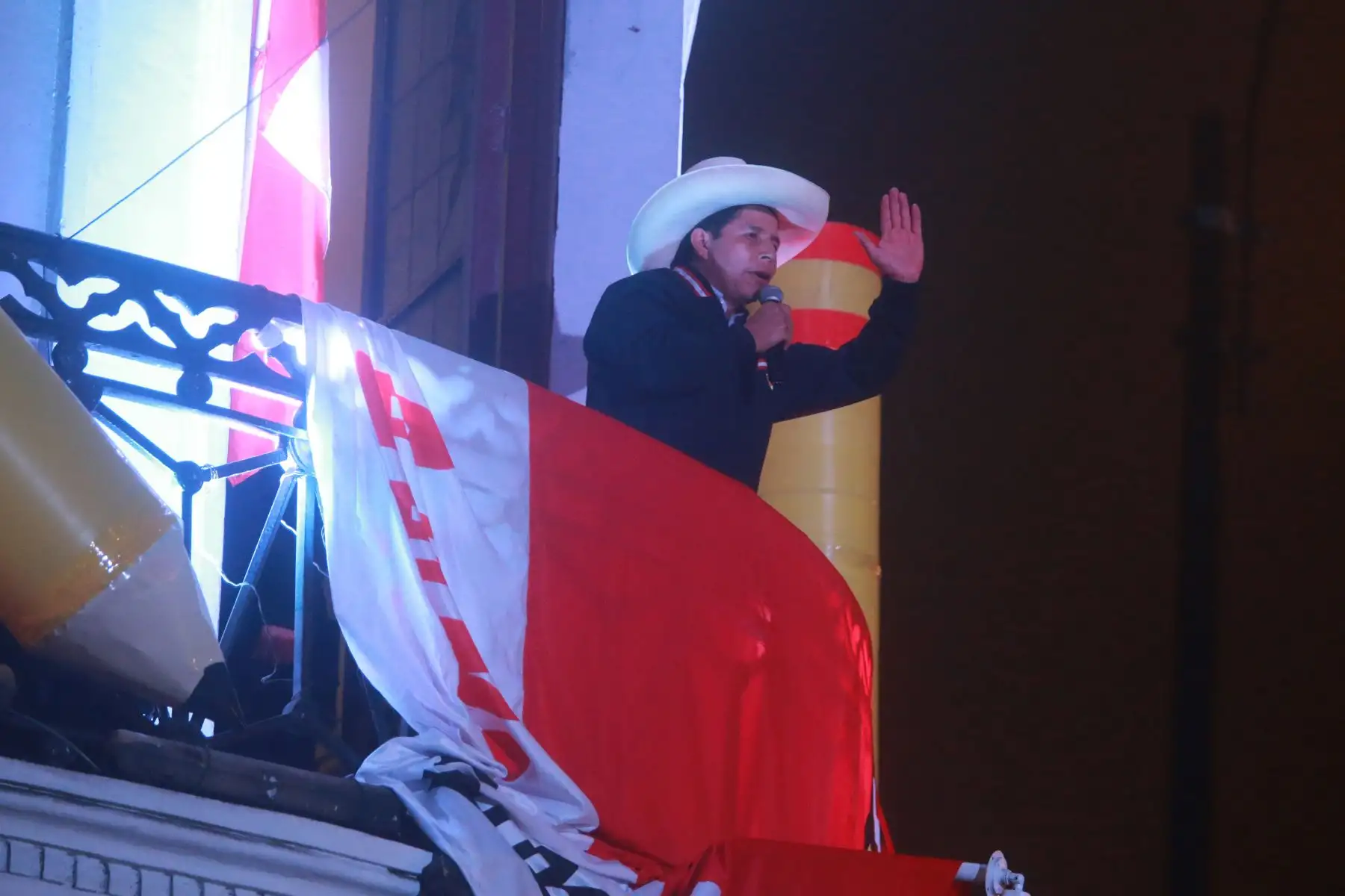 Pedro Castillo se dirige a sus simpatizantes en Paseo Colón. Foto: ANDINA/Jhony Laurente