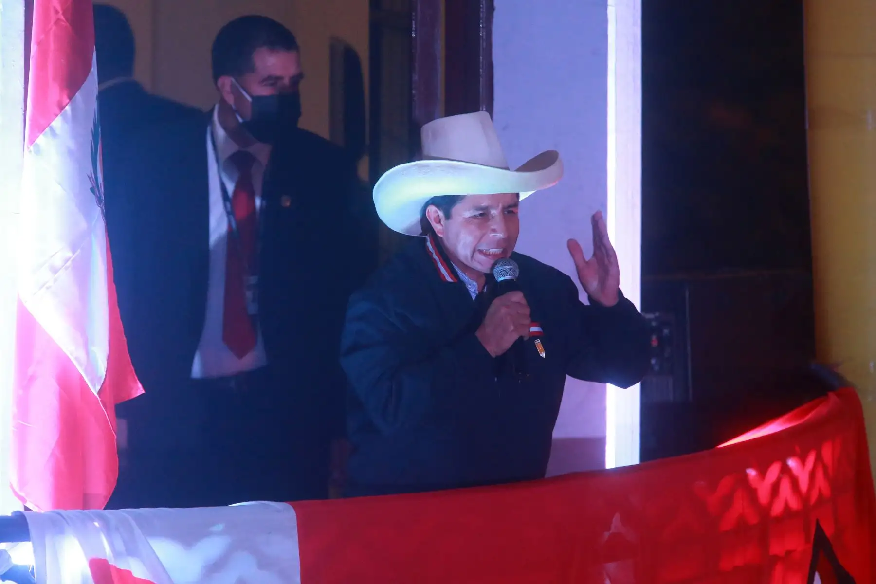 Pedro Castillo se dirige a sus simpatizantes en Paseo Colón. Foto: ANDINA/Jhony Laurente