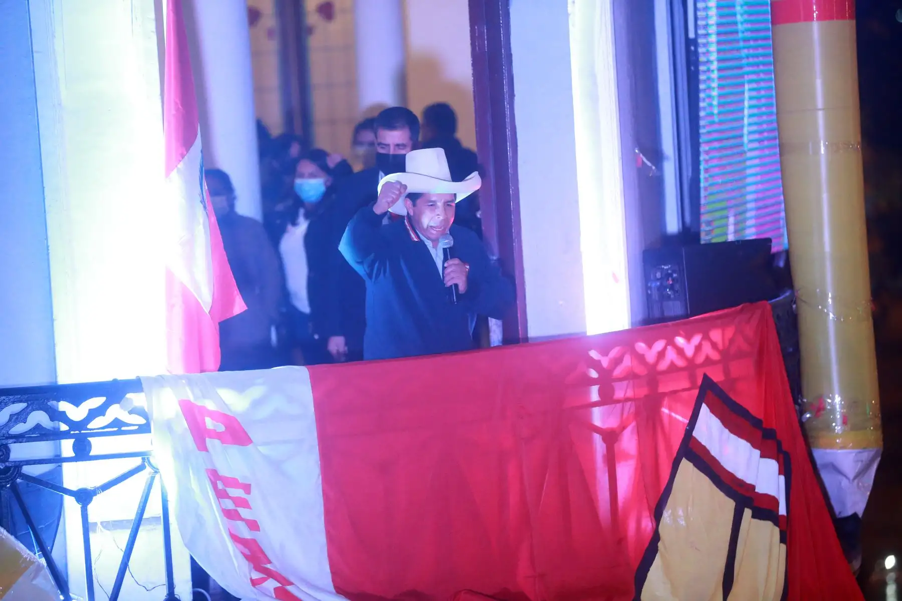 Pedro Castillo se dirige a sus simpatizantes en Paseo Colón. Foto: ANDINA/Jhony Laurente