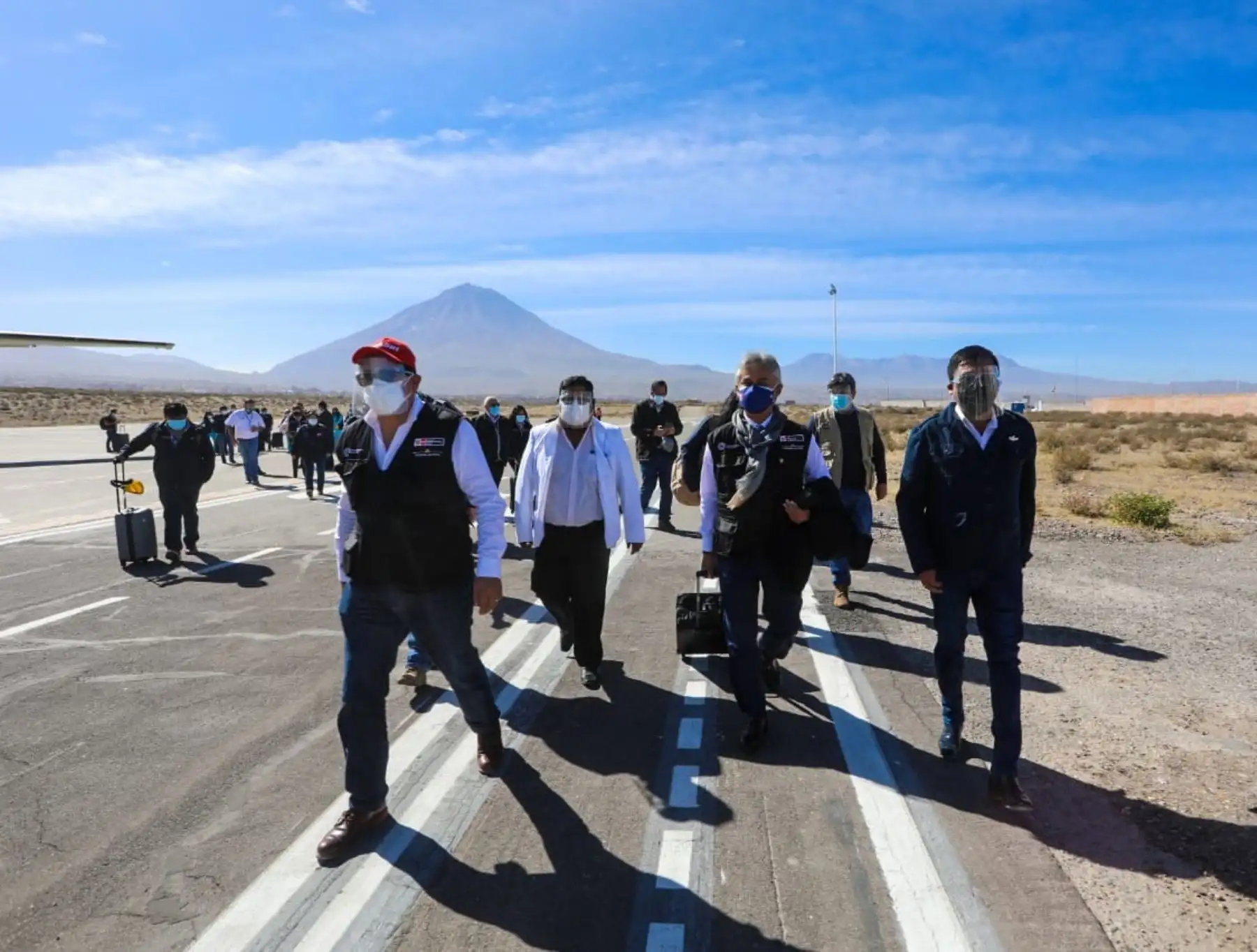 El viceministro de Prestaciones y Aseguramiento en Salud, Bernardo Ostos, lideró equipo de profesionales que arribó hoy a Arequipa. Foto: ANDINA/Minsa