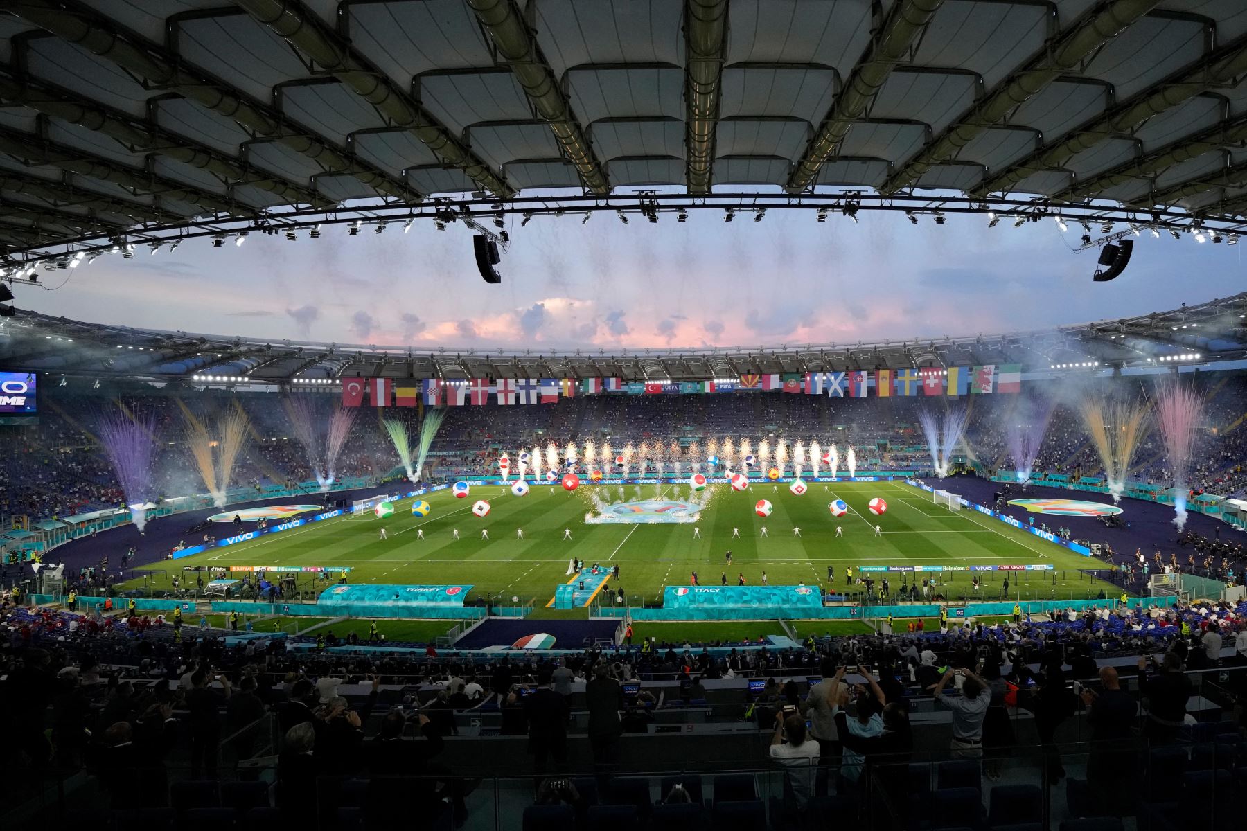 Ceremonia de apertura del Campeonato Europeo de Fútbol de la UEFA Euro 2020 2021, antes del inicio de la competencia Turquía vs Italia. Foto: AFP