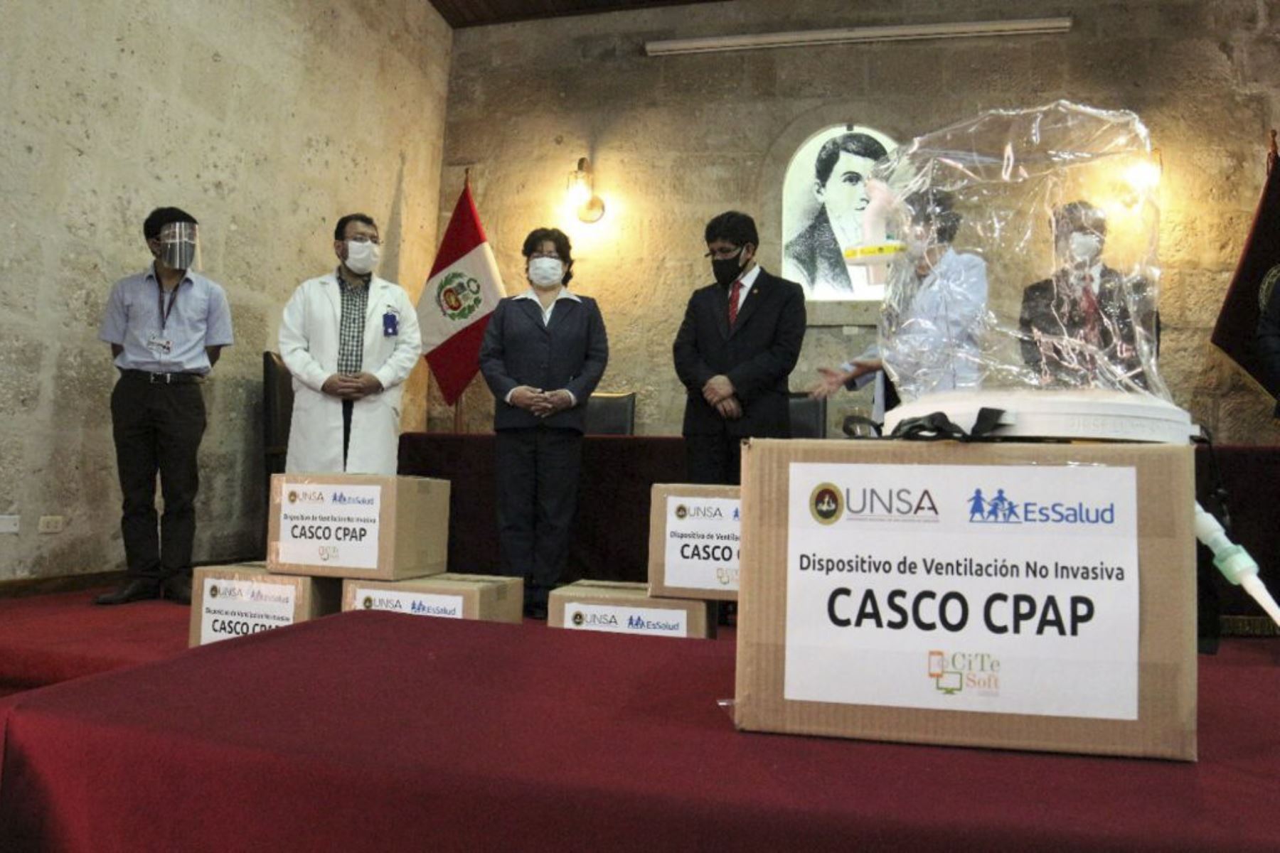 La UNSA entregó 12 CPAP a los hospitales de la ciudad de Arequipa para la atención de pacientes que requieren oxígeno y no cuentan con una cama UCI o ventilador mecánico. Foto: ANDINA/Difusión