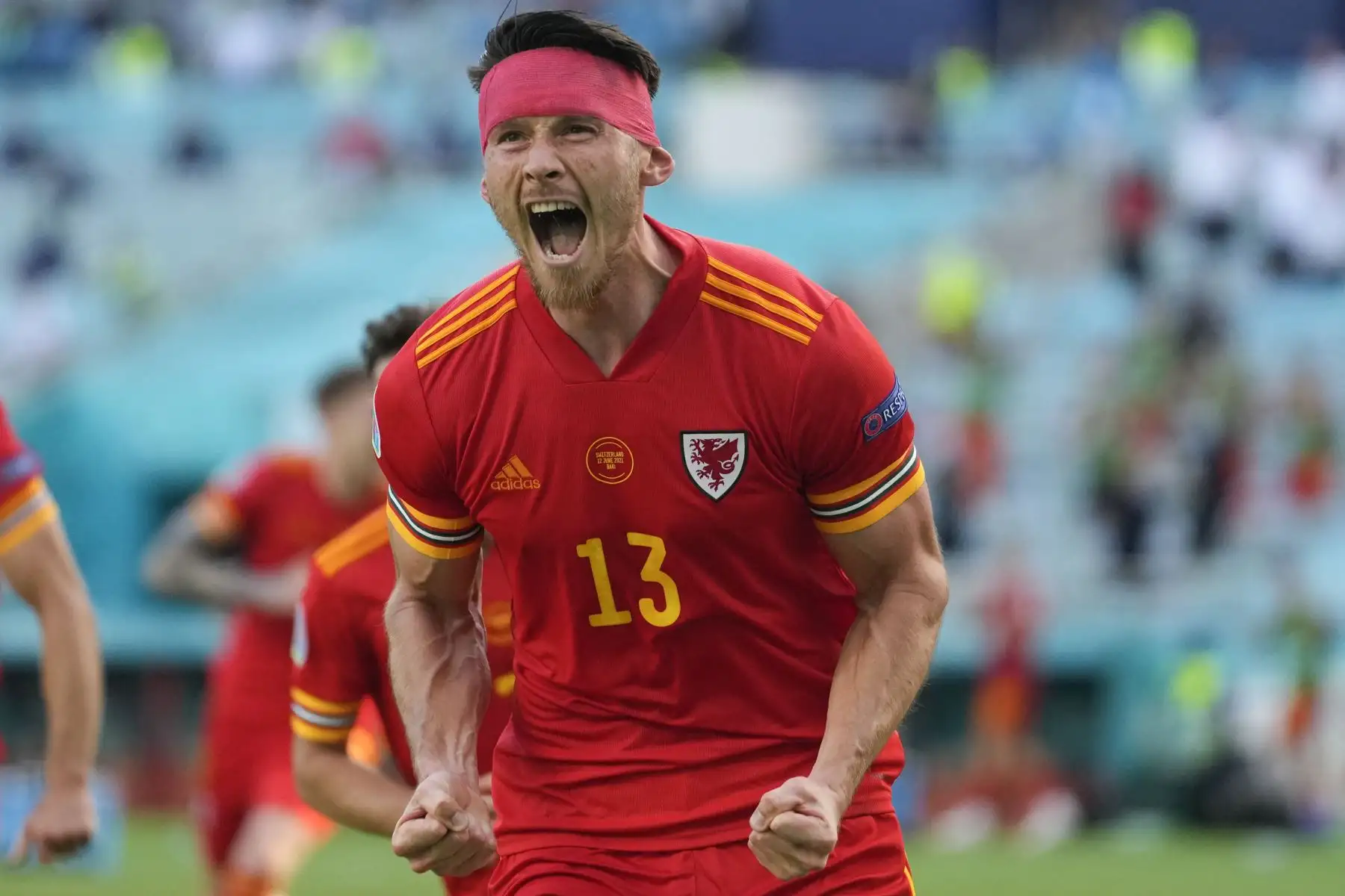 El centrocampista de Gales, Kieffer Moore, celebra su gol del empate durante el partido de fútbol del Grupo A de la UEFA EURO 2020 entre Gales y Suiza en el Estadio Olímpico de Bakú.
Foto: AFP