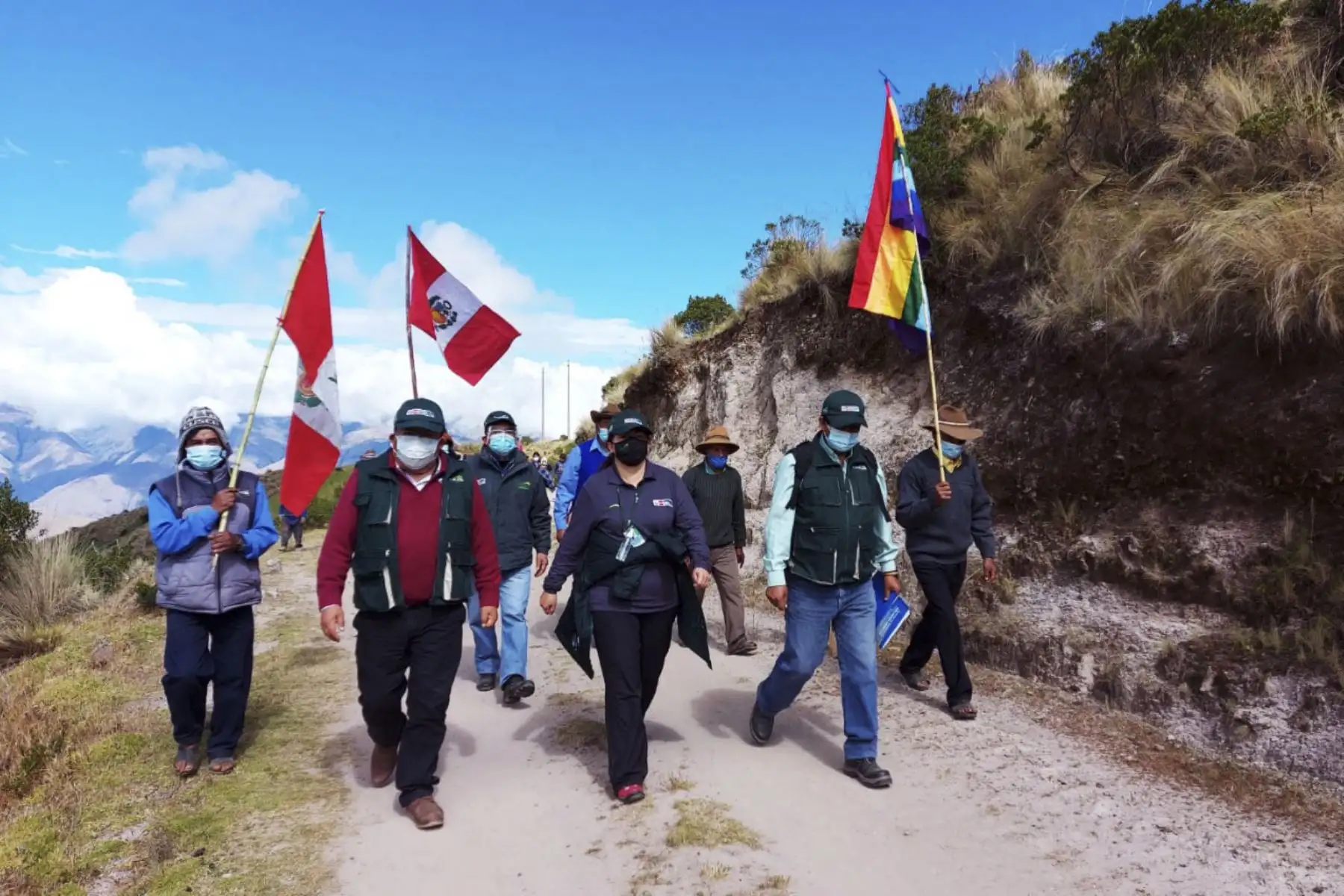 Productores agropecuarios de la Comunidad Campesina de Huambomayo, distrito Chinchaypucyo en Anta región Cusco, recibieron la visita de Roxana Orrego, directora ejecutiva de AgroRural, quien llegó hasta el lugar para supervisar las acciones ante heladas y friaje en esta región.  Foto: ANDINA/AgroRural