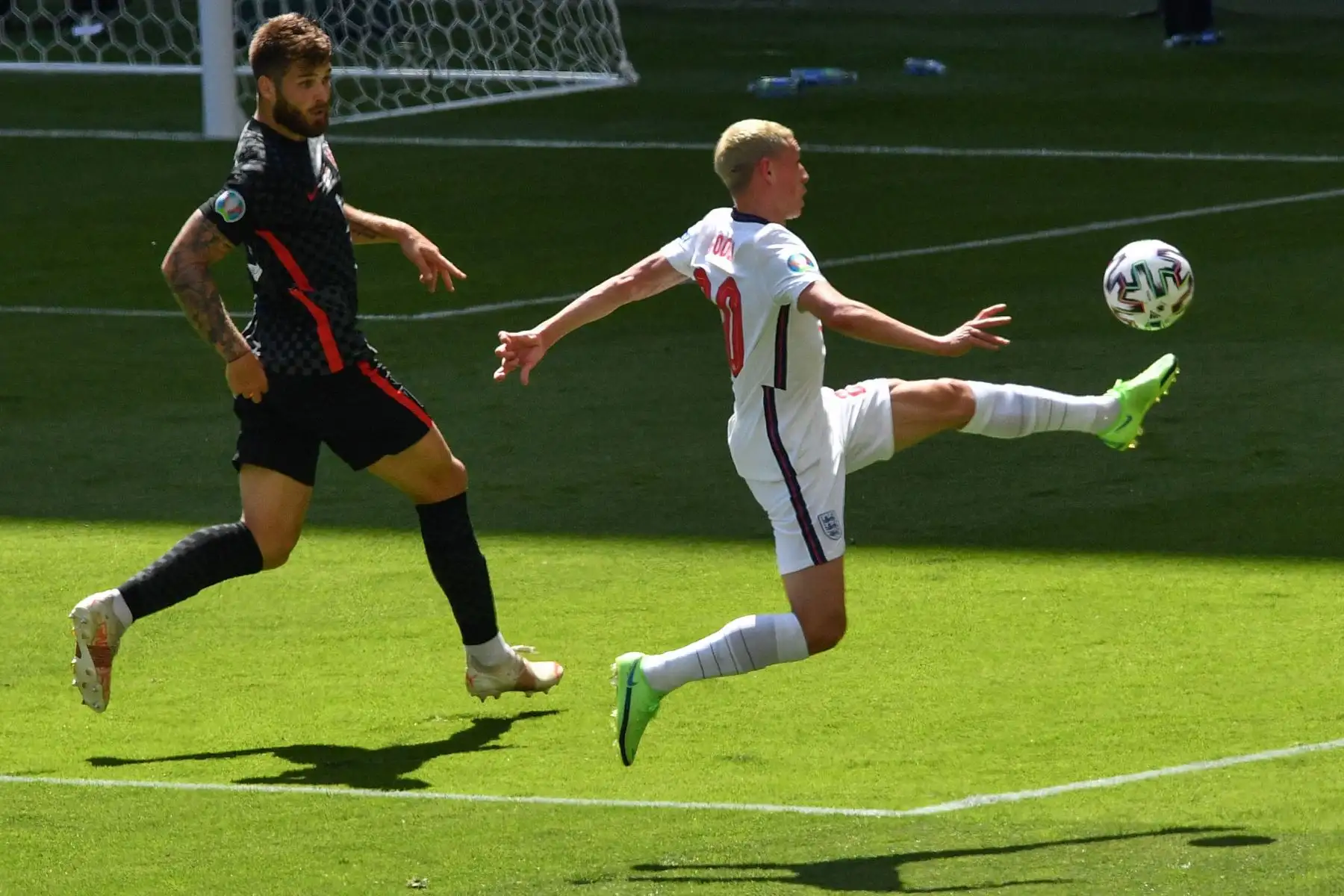 El mediocampista de Inglaterra Phil Foden  en acción durante el partido de fútbol del Grupo D de la UEFA EURO 2020 entre Inglaterra y Croacia en el estadio de Wembley en Londres.
Foto: AFP