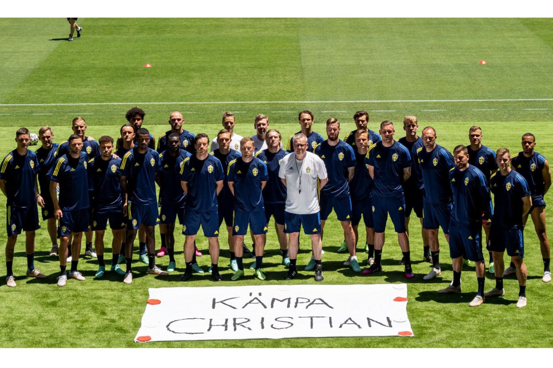 La selección de Suecia brindo su apoyo y respaldo a Christian Ericksen