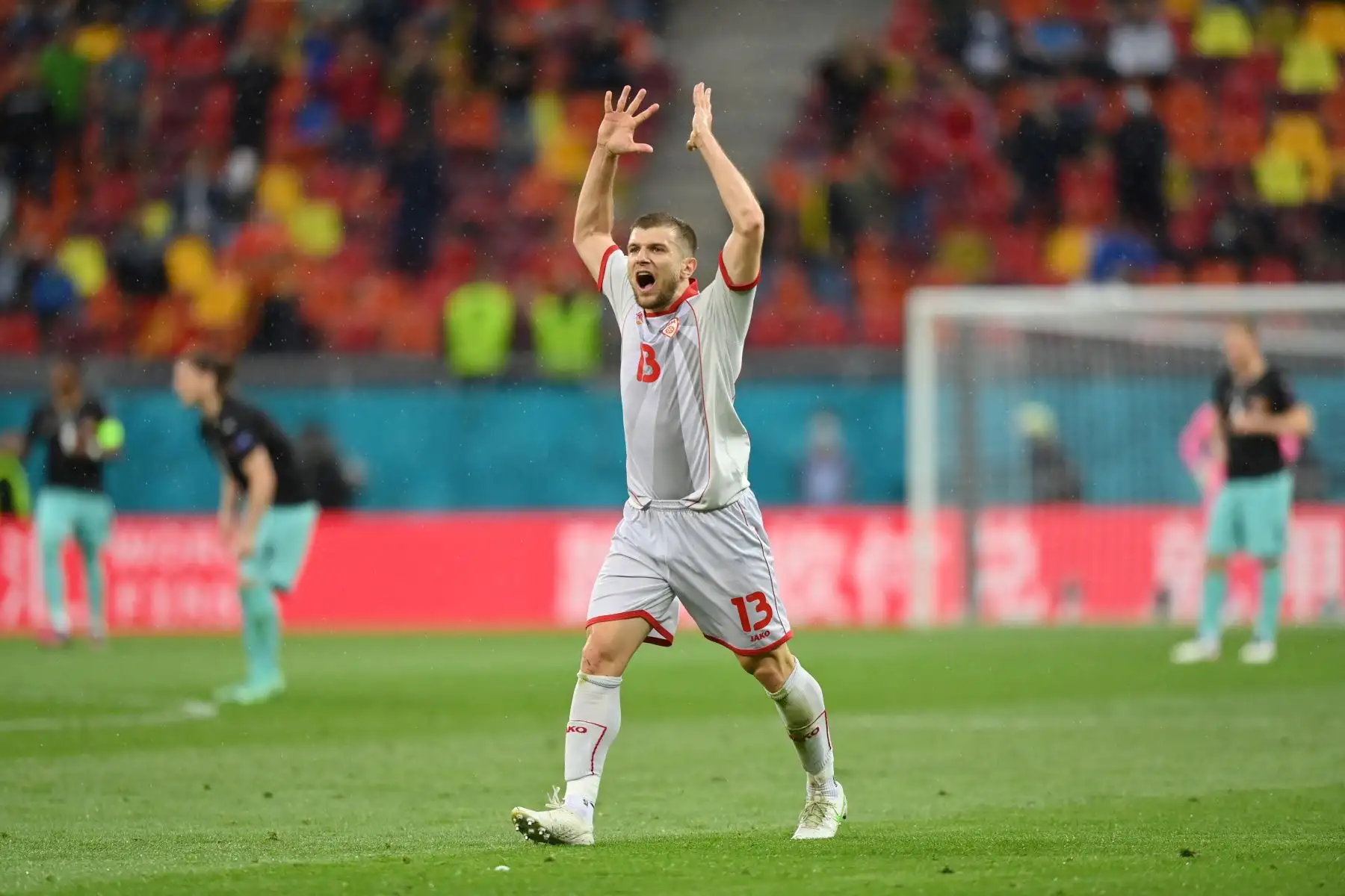 El defensor de Macedonia del Norte Stefan Ristovski reacciona después de que su equipo anotara un gol durante el partido de fútbol del Grupo C de la UEFA EURO 2020 entre Austria y Macedonia del Norte en el National Arena de Bucarest.
Foto: AFP