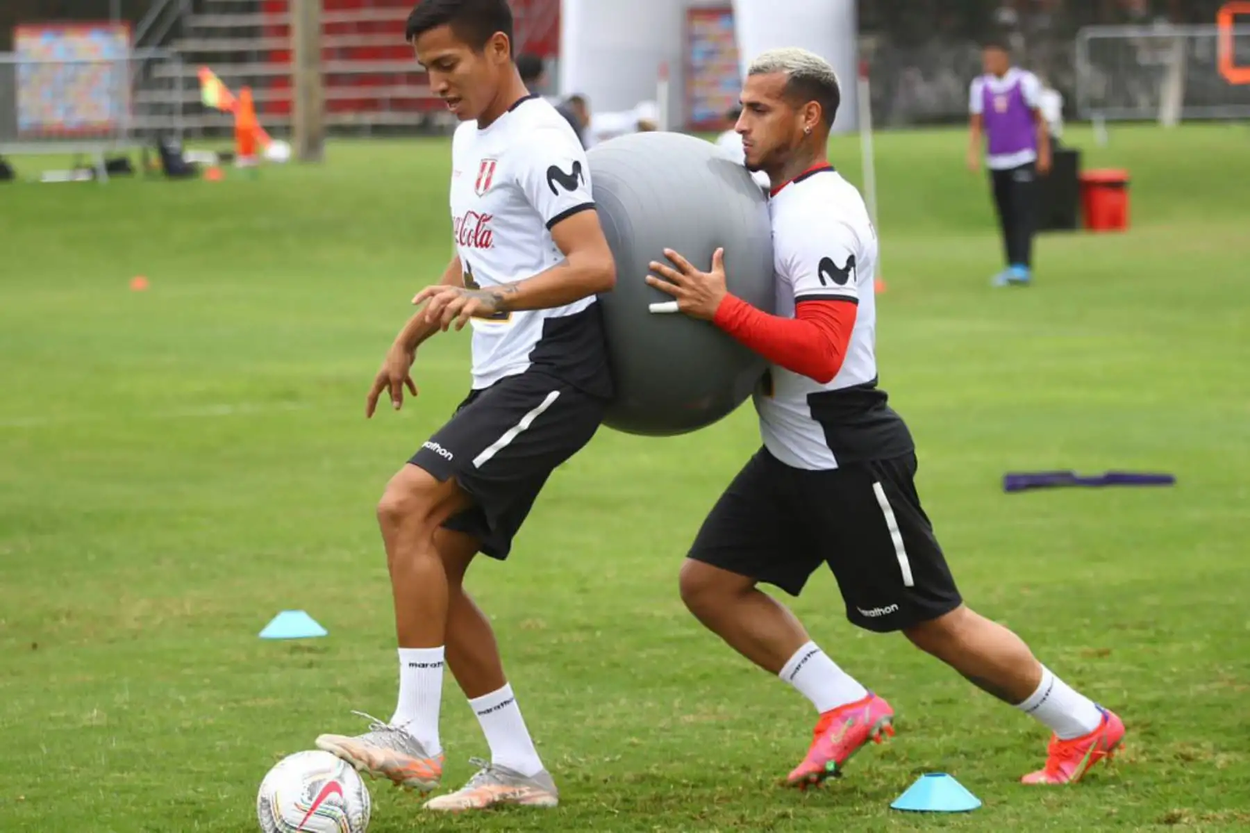Entrenamiento de la Selección Peruana  junto a 26 futbolistas con miras a su debut en la Copa América 2021.
En la imagen Miguel Trauco.
Foto: @Selección Peruana