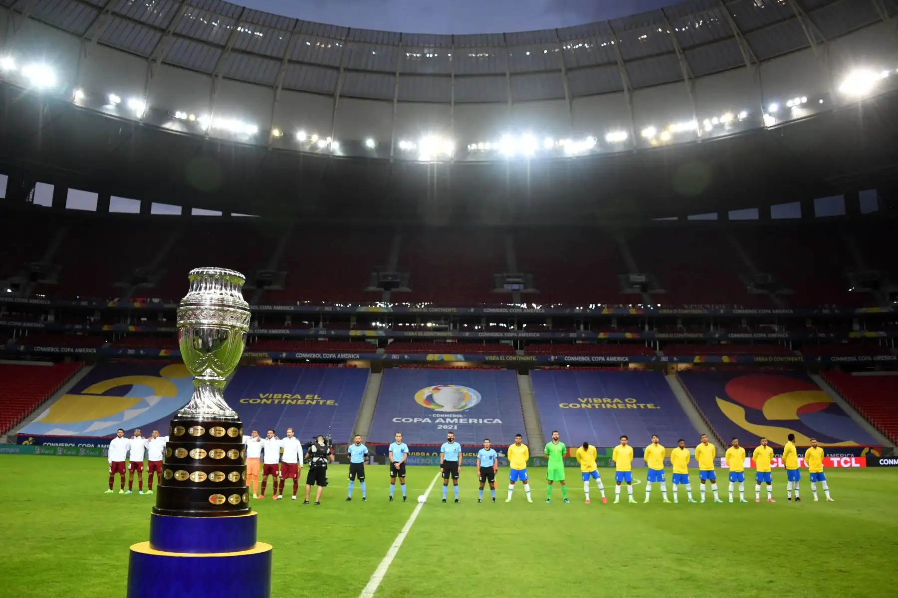 Vista del trofeo de la Copa América antes del inicio de la fase de grupos del torneo de fútbol Conmebol Copa América 2021 partido entre Brasil y Venezuela en el Estadio Mane Garrincha de Brasilia.
Foto: AFP