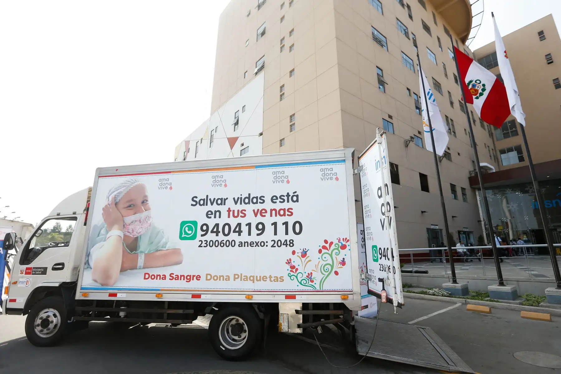 Ministro de Salud, Óscar Ugarte, en el marco del día mundial del donante de sangre, inaugura la ruta del donante en el Instituto Nacional de Salud del Niño - San Borja.
Foto: Minsa