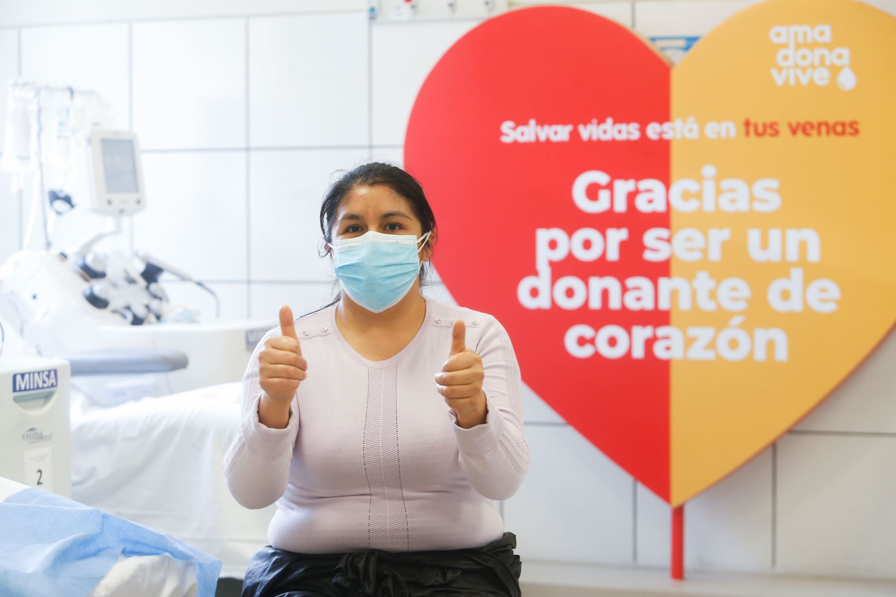 Ministro de Salud, Óscar Ugarte, en el marco del día mundial del donante de sangre, inaugura la ruta del donante en el Instituto Nacional de Salud del Niño - San Borja.
Foto: Minsa