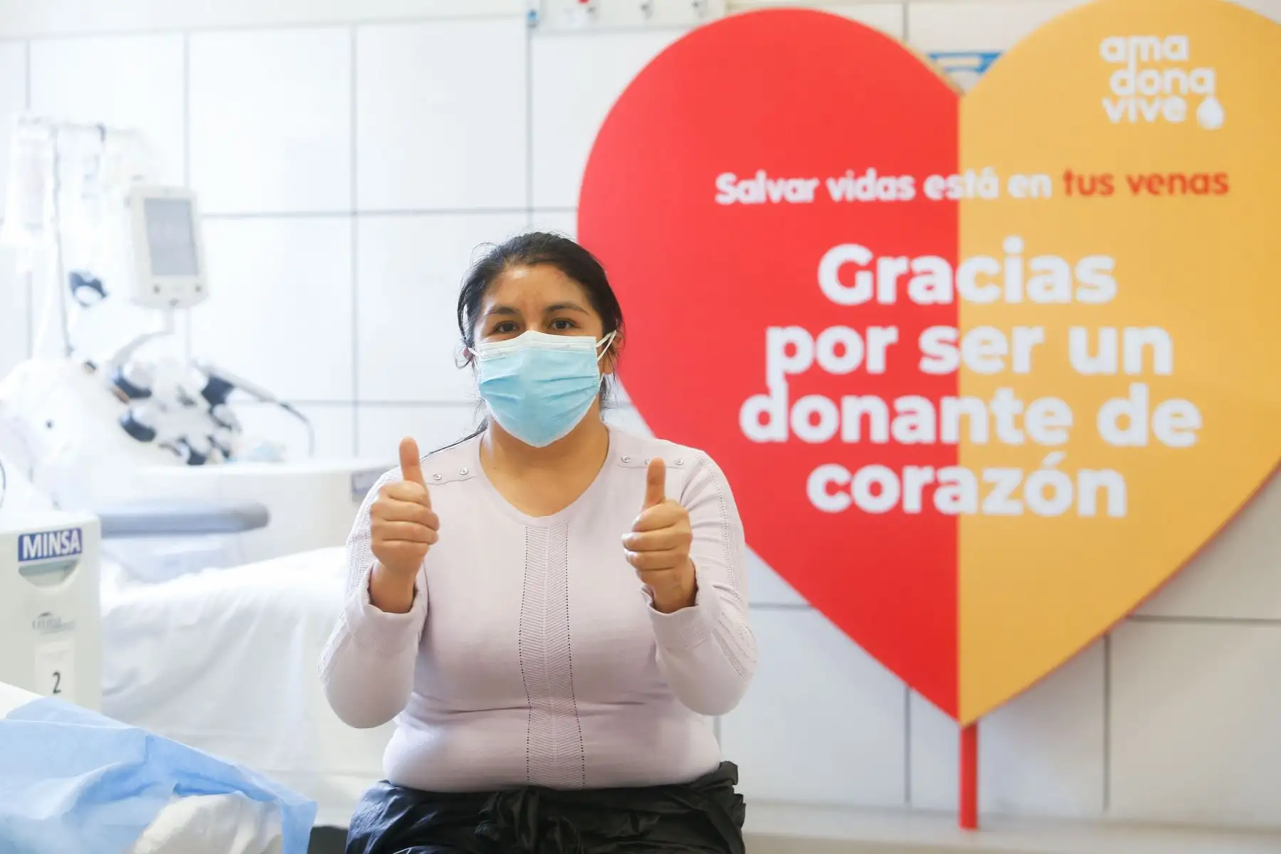 Ministro de Salud, Óscar Ugarte, en el marco del día mundial del donante de sangre, inaugura la ruta del donante en el Instituto Nacional de Salud del Niño - San Borja.
Foto: Minsa