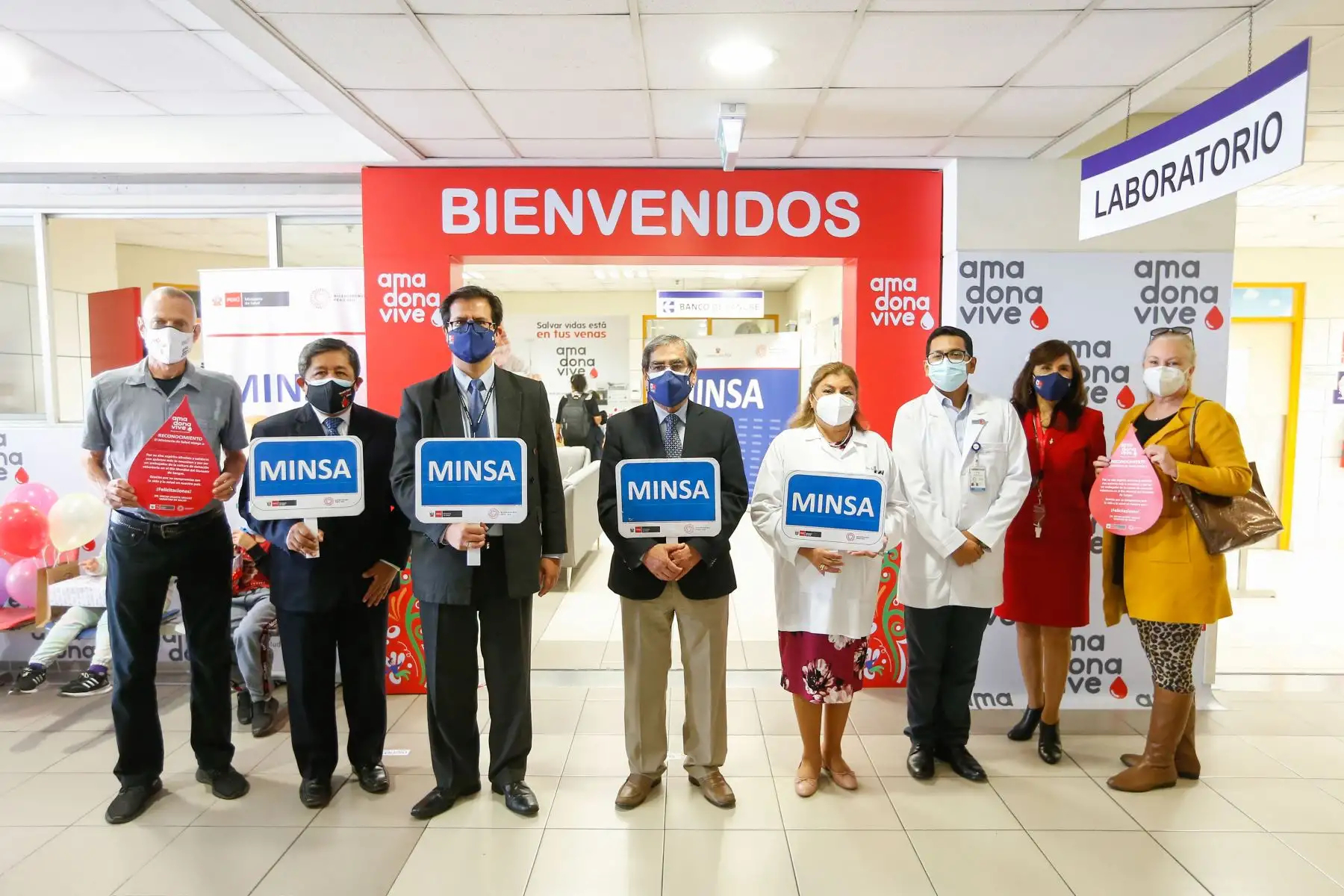 Ministro de Salud, Óscar Ugarte, en el marco del día mundial del donante de sangre, inaugura la ruta del donante en el Instituto Nacional de Salud del Niño - San Borja.
Foto: Minsa
