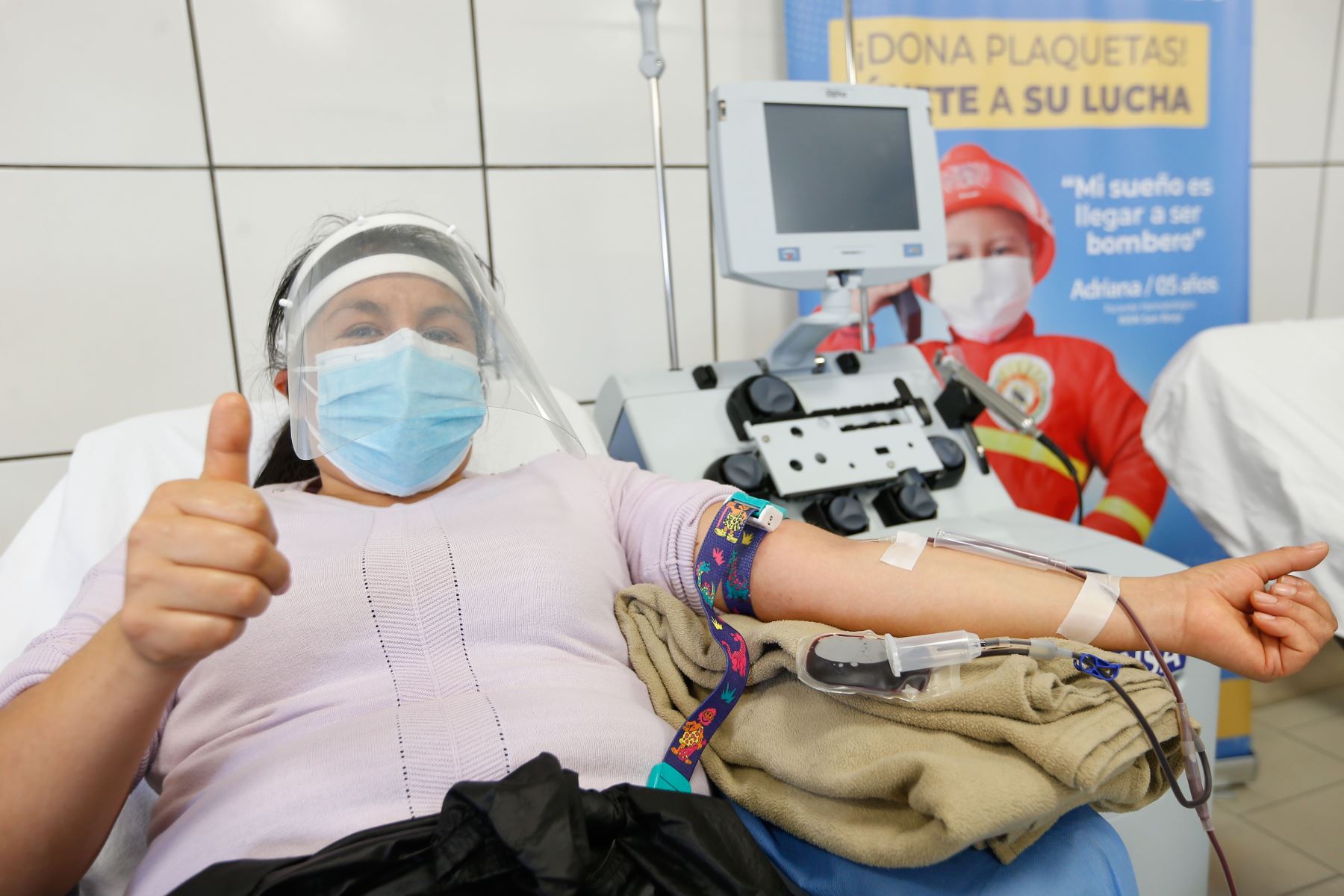 Ministro de Salud, Óscar Ugarte, en el marco del día mundial del donante de sangre, inaugura la ruta del donante en el Instituto Nacional de Salud del Niño - San Borja.
Foto: Minsa