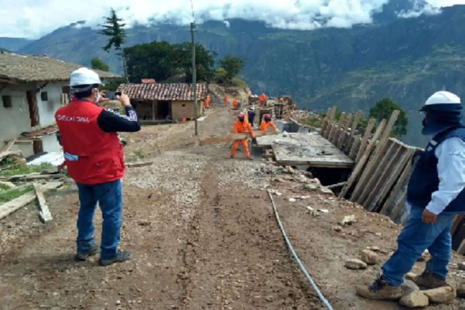 Una de las situaciones irregulares, por ejemplo, es la construcción de muros de concreto sin haber hecho un estudio técnico previo para determinar la factibilidad del terreno.