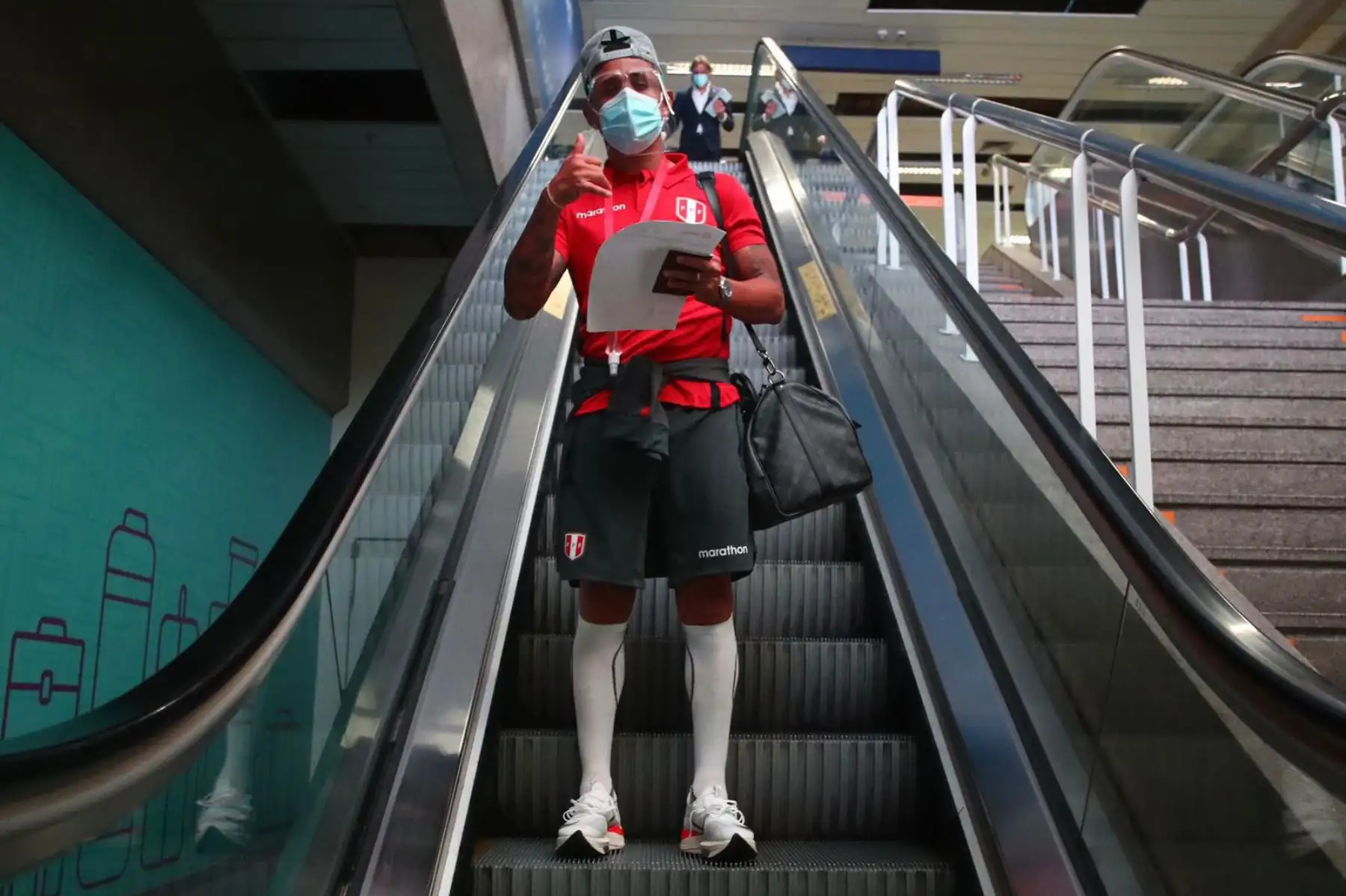 La escuadra nacional ya se encuentra en Brasil para disputar la Copa América 2021, donde tienen pensado entrenar el martes y miércoles antes de hacer su debut, el jueves 17 de junio ante Brasil
Foto: @Seleccion Peruana