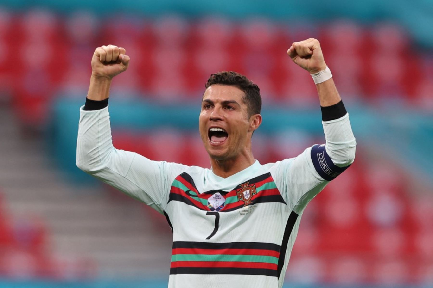 El delantero portugués Cristiano Ronaldo celebra al final del partido de fútbol del Grupo F de la UEFA EURO 2020 entre Hungría y Portugal en el Puskas Arena de Budapest el 15 de junio de 2021. Foto: AFP