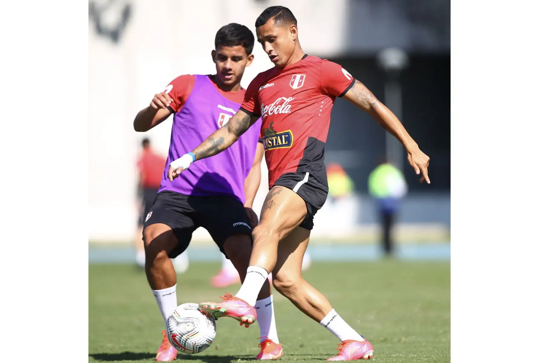 Tras su arribo a Brasil, la selección peruana cumplió  su primer entrenamiento, en la cancha auxiliar del estadio Nilton Santos, con miras al debut en la Copa América 2021. 
Foto: Selección Peruana