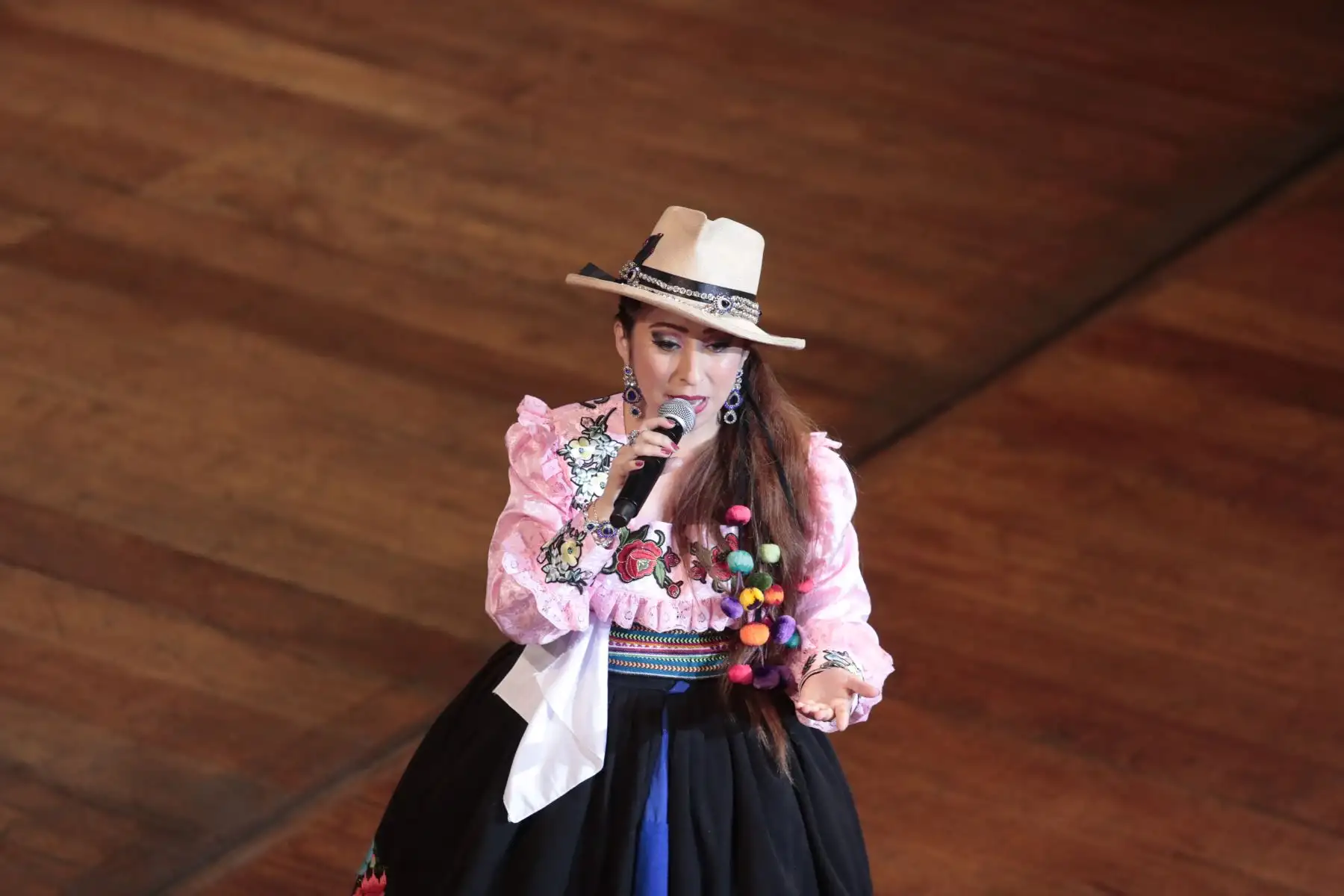 Municipalidad de Lima celebró el Día de la Canción Andina en el Teatro Municipal de Lima con un concierto que contó con la participación de Amanda Portales, Karito Collazos y el elenco de Ballet Folklórico Municipal de la MML.
Foto: ANDINA/Renato Pajuelo