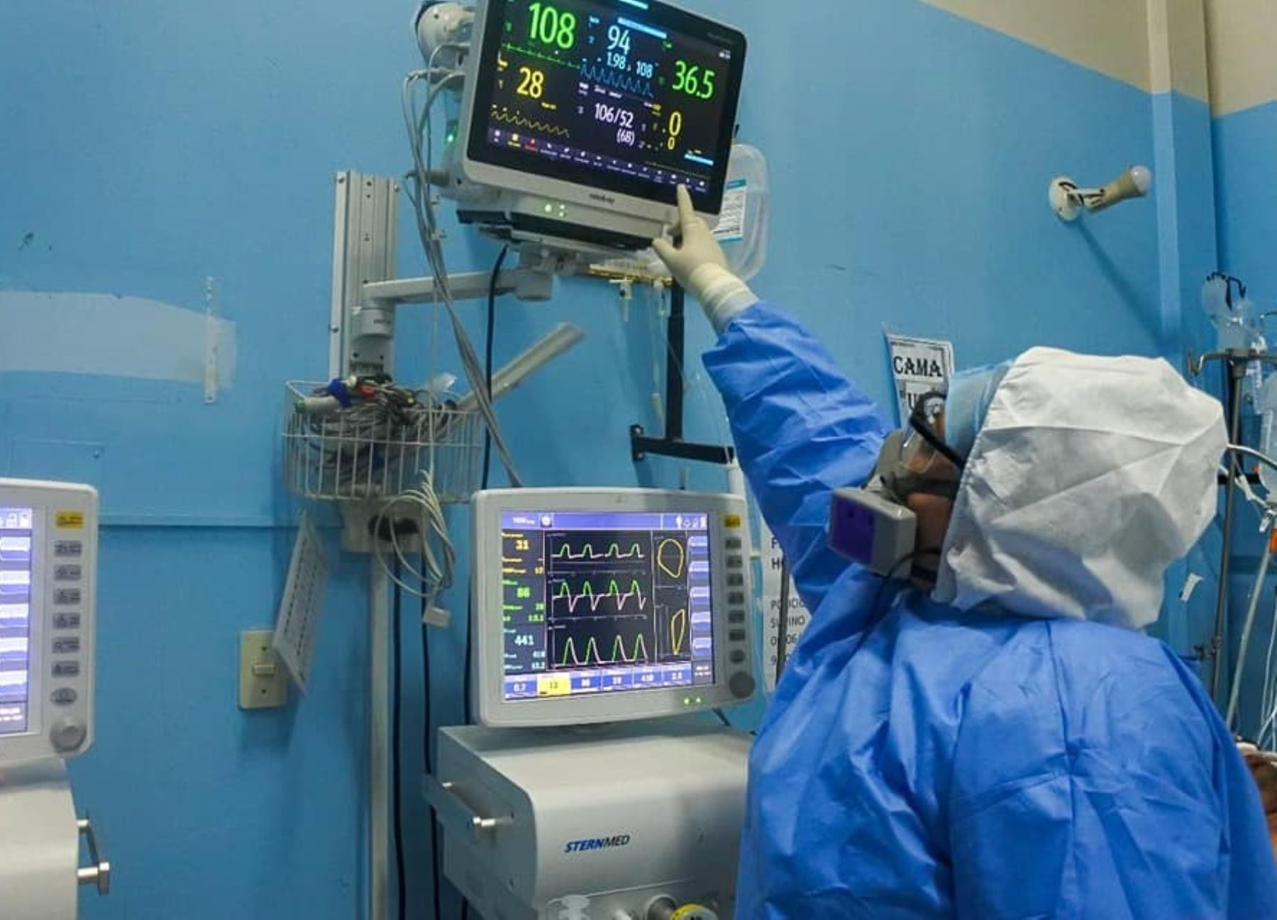 EsSalud equipa con más ventiladores mecánicos al Hospital de Huaraz, en Áncash, para reforzar atención a los pacientes covid-19.