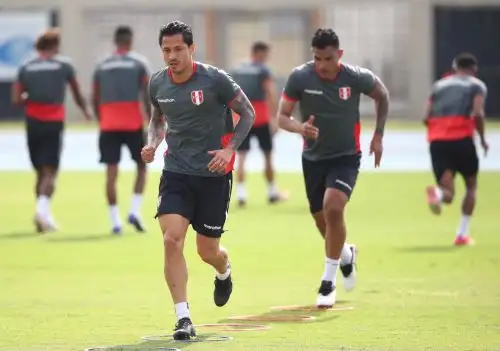 Gianluca Lapadula será la principal carta de gol que tendrá Gareca para enfrentar mañana a Brasil.