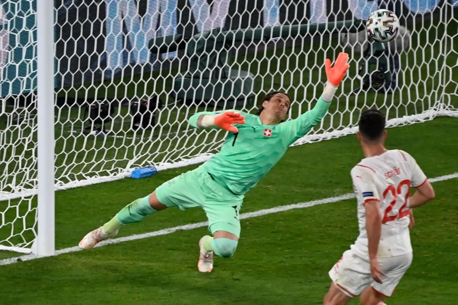El portero suizo Yann Sommer en acción durante el partido de fútbol del Grupo A de la UEFA EURO 2020 entre Italia y Suiza en el Estadio Olímpico de Roma el 16 de junio de 2021. Foto: AFP