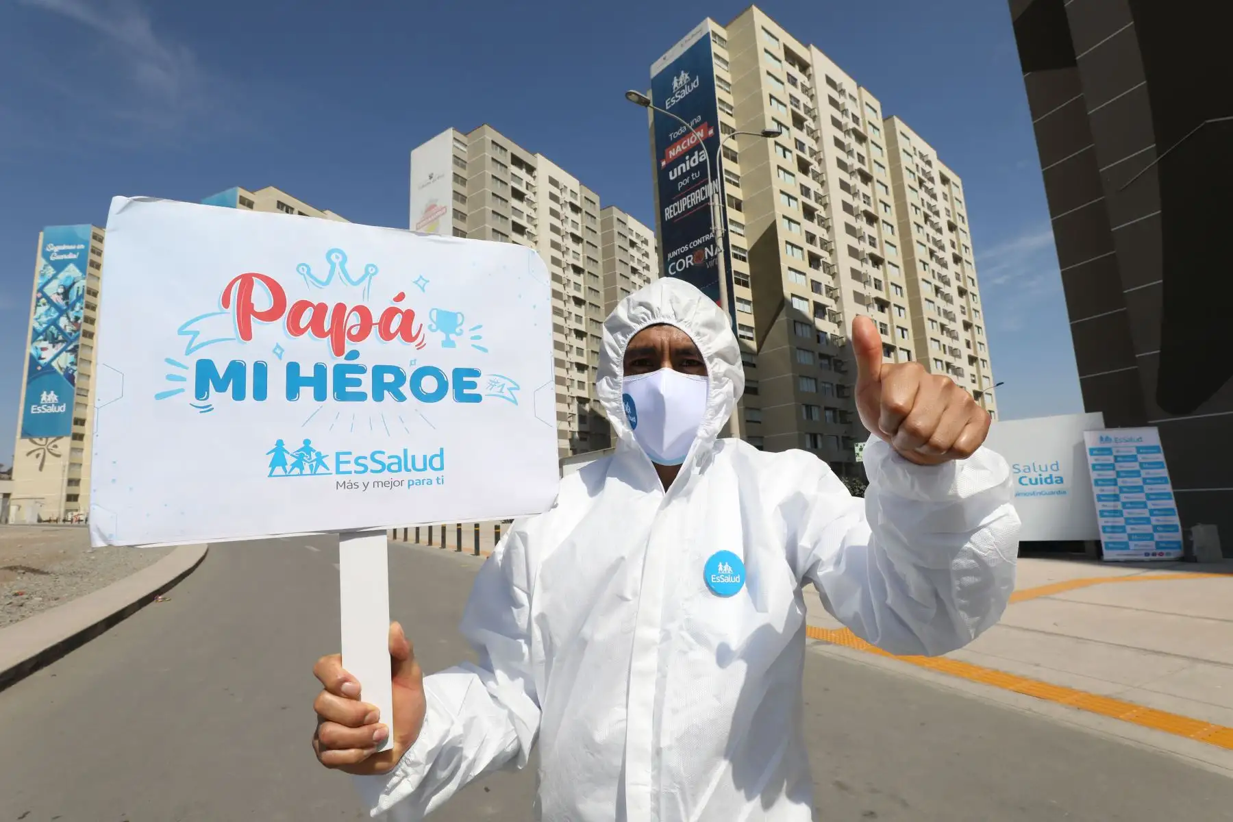 Los pacientes de covid -19 intervenidos en EsSalud, salen de alta en la Villa Panamericana previo al día del padre .
Foto: EsSalud
