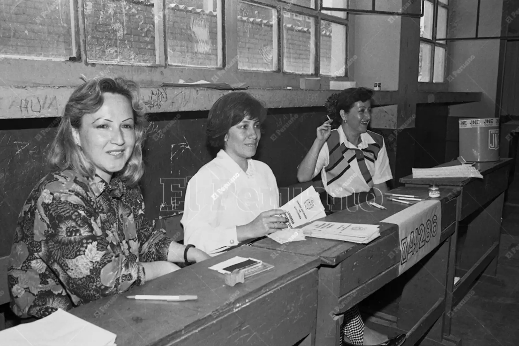 Lima - 22 noviembre 1992 / Una mesa de sufragio integrada por mujeres en elecciones para el Congreso Constituyente Democrático (CCD). Foto: Archivo Histórico de El Peruano