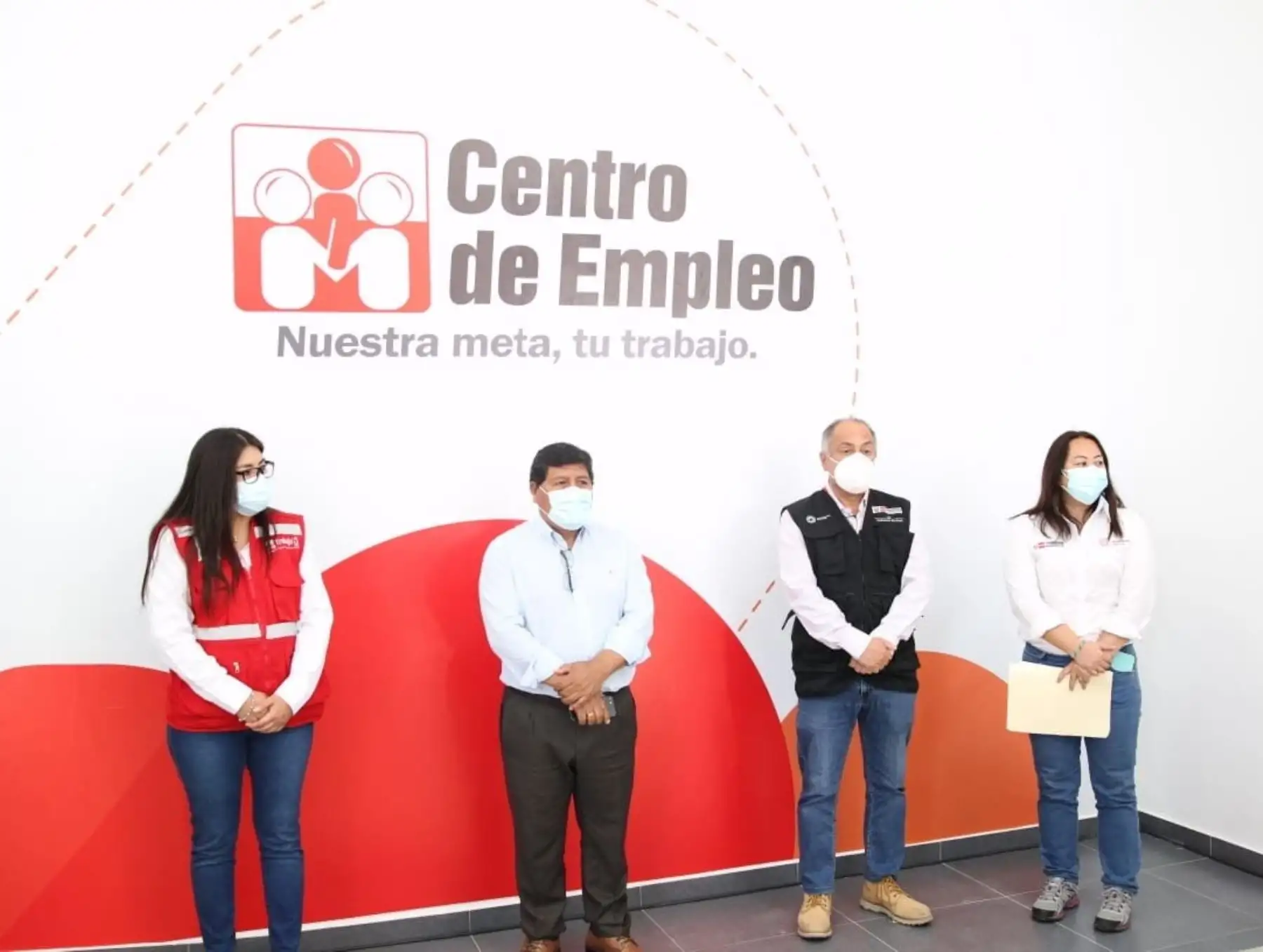 Ministro de Trabajo, Javier Palacios, inaugura nuevo centro de empleo en Ica que ayudará a mejorar el acceso al mercado laboral en dicha región.