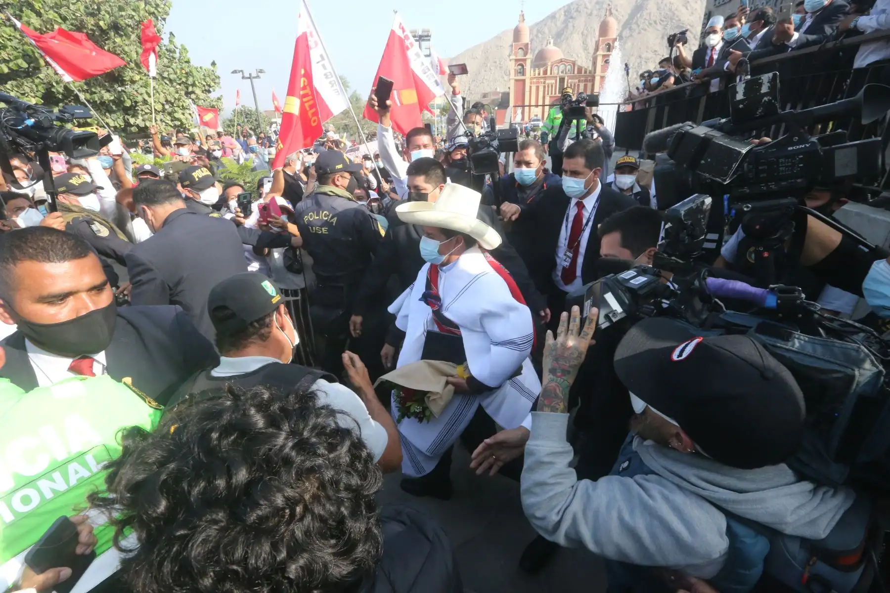 Pedro Castillo se reunió con integrantes de la Asociación de Municipalidades del Perú (AMPE) en Cieneguilla. Foto: ANDINA/Jhony Laurente