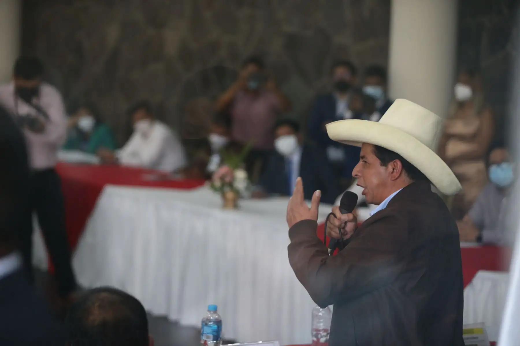 Pedro Castillo se reunió con integrantes de la Asociación de Municipalidades del Perú (AMPE) en Cieneguilla. Foto: ANDINA/Jhony Laurente