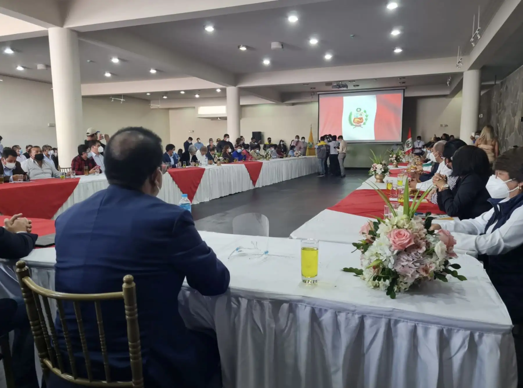 Pedro Castillo se reunió con integrantes de la Asociación de Municipalidades del Perú (AMPE) en Cieneguilla. Foto: ANDINA/Difusión