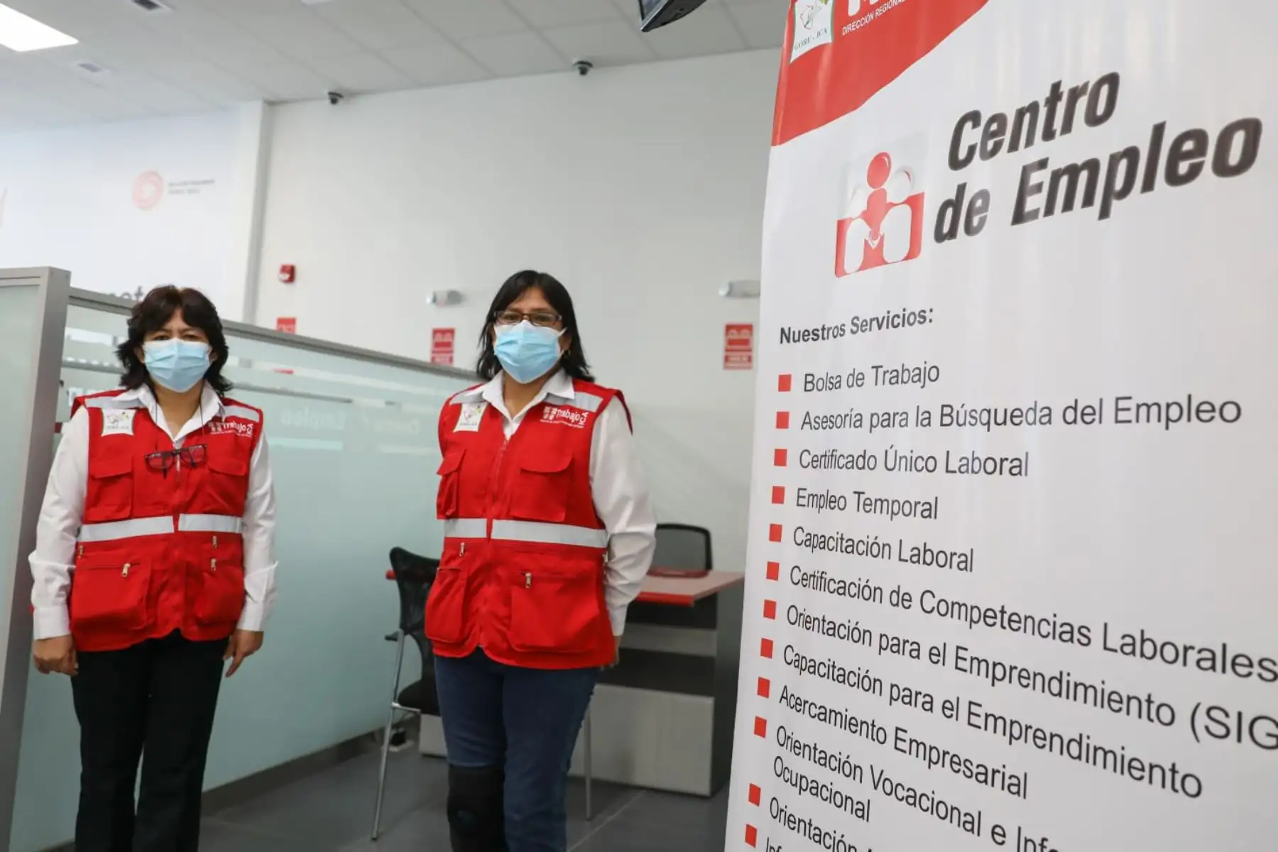 El ministro de Trabajo y Promoción del Empleo (MTPE), Javier Palacios Gallegos, inauguró el nuevo local del Centro de Empleo en la región Ica, con el propósito de acercar a la población diversos servicios que les permitirá un mejor acceso al mercado laboral. Foto: ANDINA/Ministerio de Trabajo