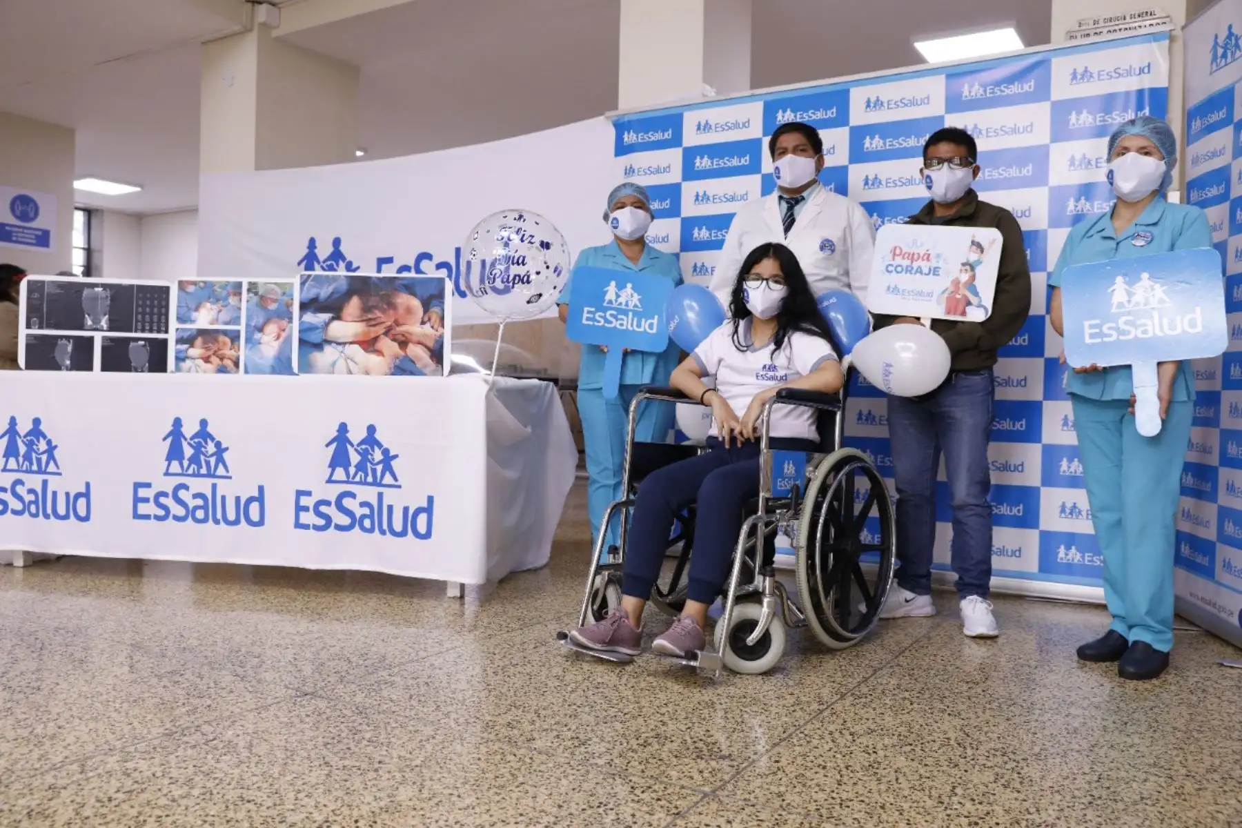 Nayely no vera complicarse, si es su deseo a futuro, convertirse en mama, pues el otro ovario cumplirá esa funcionalidad. Además, el especialista resaltó que la recuperación en los niños es óptima y rápida. El promedio general de un paciente pediátrico para ser dado de alta es de una semana como máximo, al segundo día luego de la cirugía los niños ya están ingiriendo alimentos y al tercer día caminando, los demás días son de monitoreo para su pronto regreso a casa. Foto: EsSalud