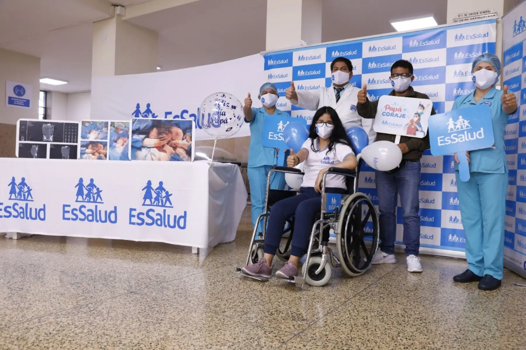 Nayely Rufino, adolescente de 12 años, evidencio un mal que crecía en ella día a día. Su padre, temiendo lo peor y al desconocer la cobertura de su seguro social de Essalud, en un primer momento pensó en buscar un médico particular y la desesperación lo llevo a querer hipotecar su casa para obtener los suficientes recursos económicos; estaba dispuesto a todo con tal de salvar la vida de su primogénita,  pero gracias al asesoramiento oportuno le indicaron que en el Hospital Guillermo Almenara del Seguro Social de Essalud,  los especialistas resolverían el problema que aquejaba a su hija. Foto: EsSalud