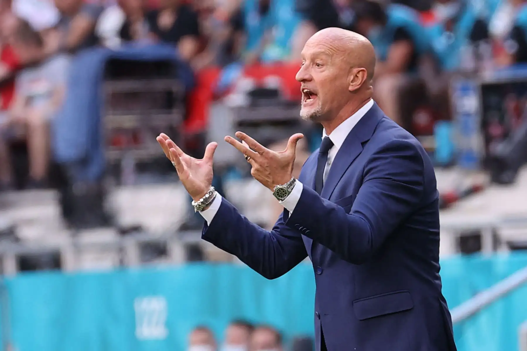 El entrenador italiano de Hungría, Marco Rossi, reacciona desde el banquillo durante el partido de fútbol del Grupo F de la UEFA EURO 2020 entre Hungría y Francia en el Puskas Arena de Budapest.
Foto: AFP