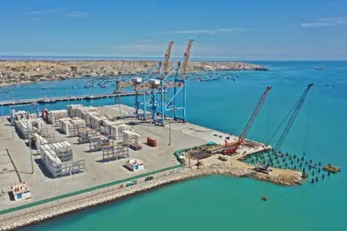 Durante su visita a la región Piura, el ministro de Transportes y Comunicaciones, Eduardo González, recorrió las instalaciones del Terminal Portuario de Paita, donde se desarrollan las obras ampliación del Muelle Marginal, de 300 a 360 metros. ANDINA/Difusión