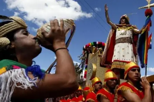 Debido a la pandemia del covid-19, la tradicional celebración del Inti Raymi se realizará con un menor número de participantes en escena, pero manteniendo el mismo espíritu y los guiones de las ceremonias que se desarrollaban hasta el 2019. Foto: Ministerio de Cultura.