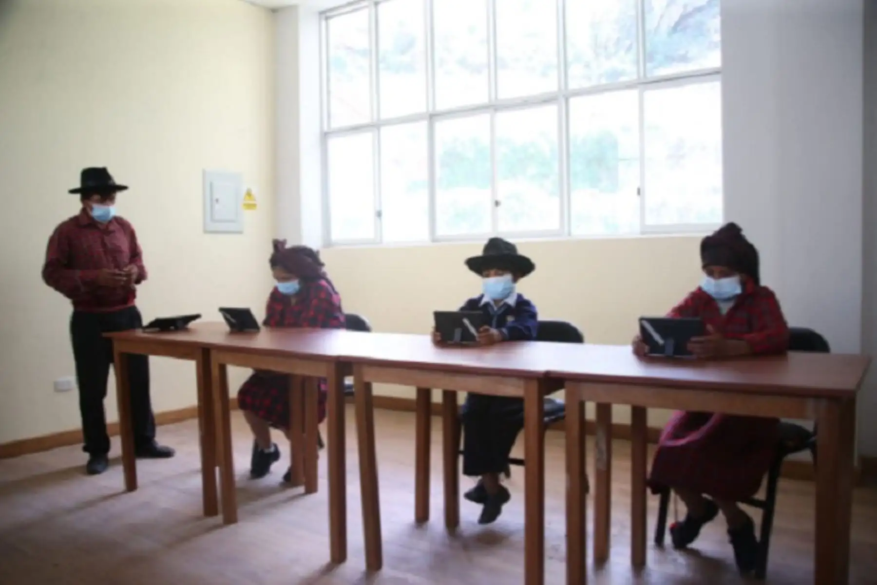 Las escuelas que abrieron sus puertas se ubican en: Amazonas (1), Ayacucho (2), Cusco (1), Junín (111), Loreto (1167), Ucayali (152) y Madre de Dios (75).