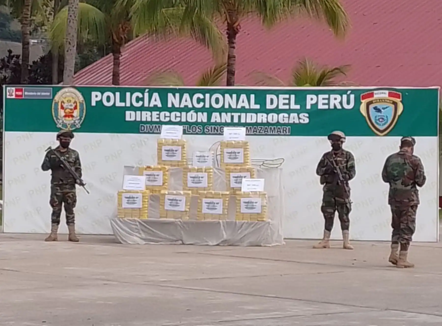 La Policía Nacional incautó más de 380 kg de cocaína tras un operativo antidrogas ejecutado en el distrito cusqueño de Megantoni, en el ámbito del Vraem. ANDINA/Difusión