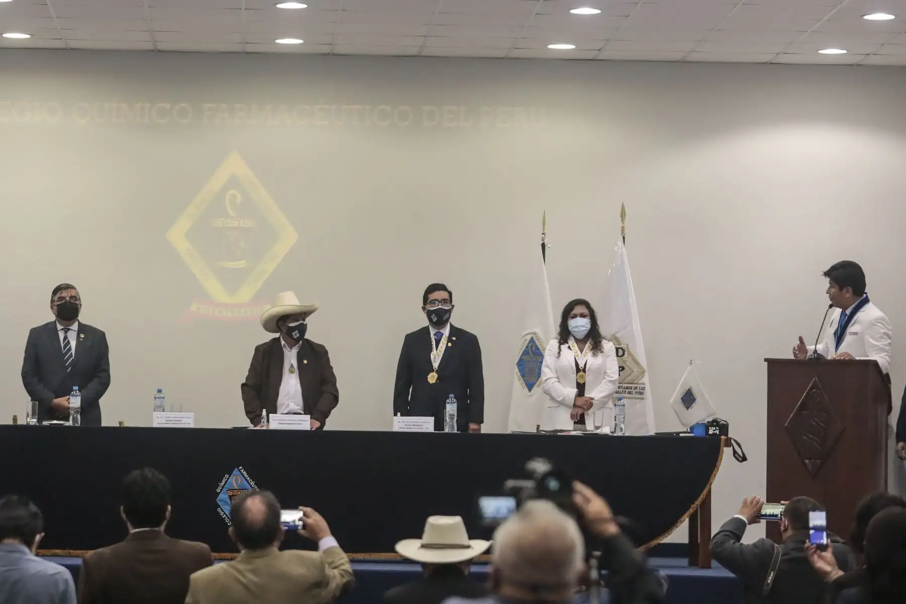 Pedro Castillo se reúne con integrantes del Colegio Químico Farmacéutico del Perú. Foto: ANDINA/Renato Pajuelo